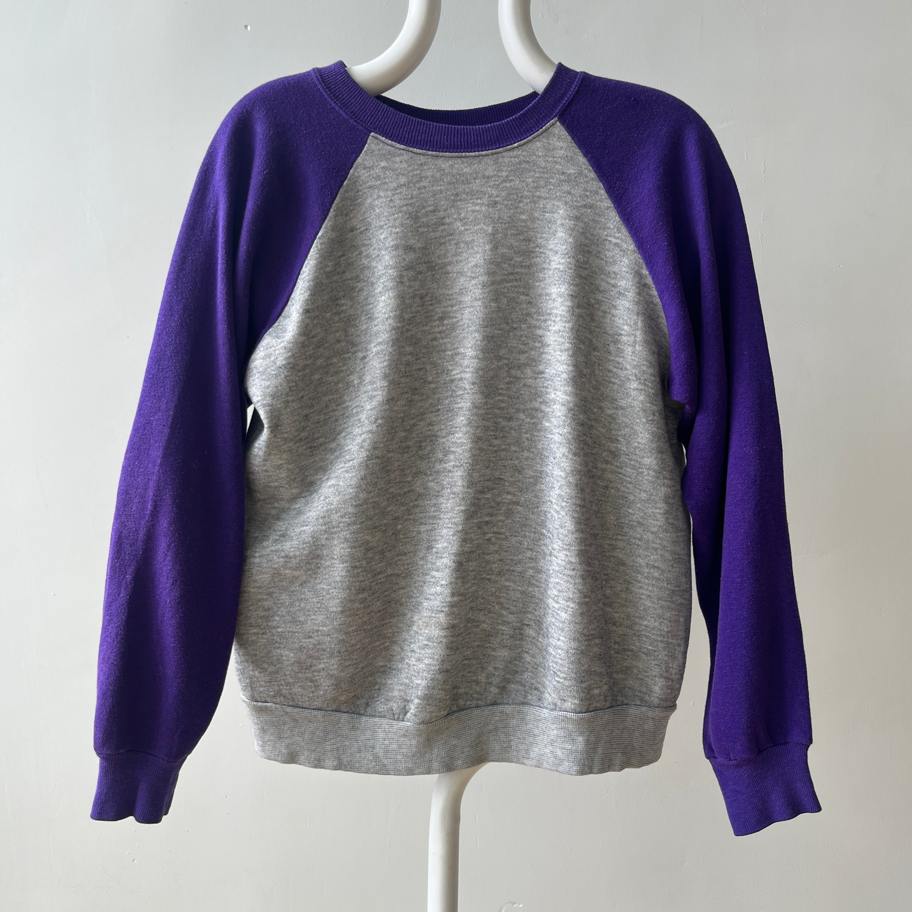 00s Heavy Weight Blank Black Sweatshirt par FOTL - Structuré