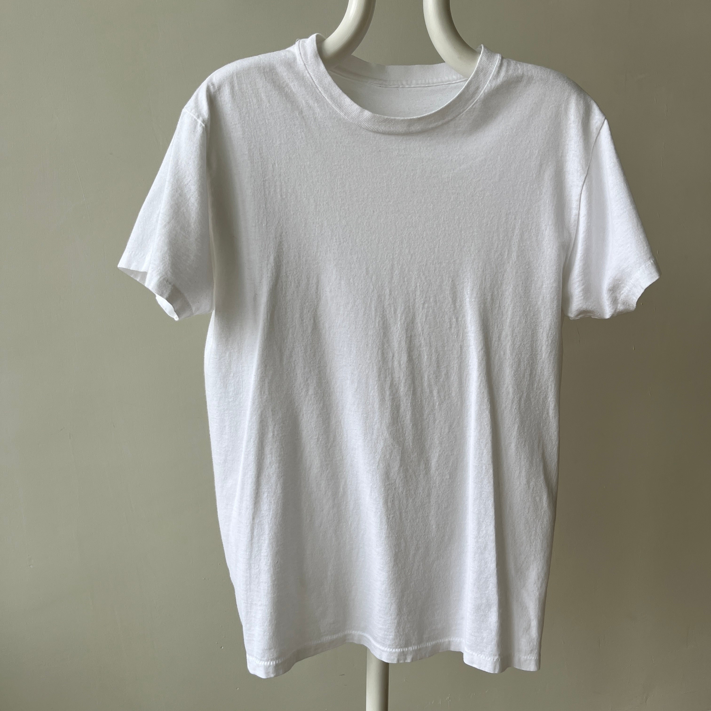 T-shirt teinté de peinture noire vierge des années 00