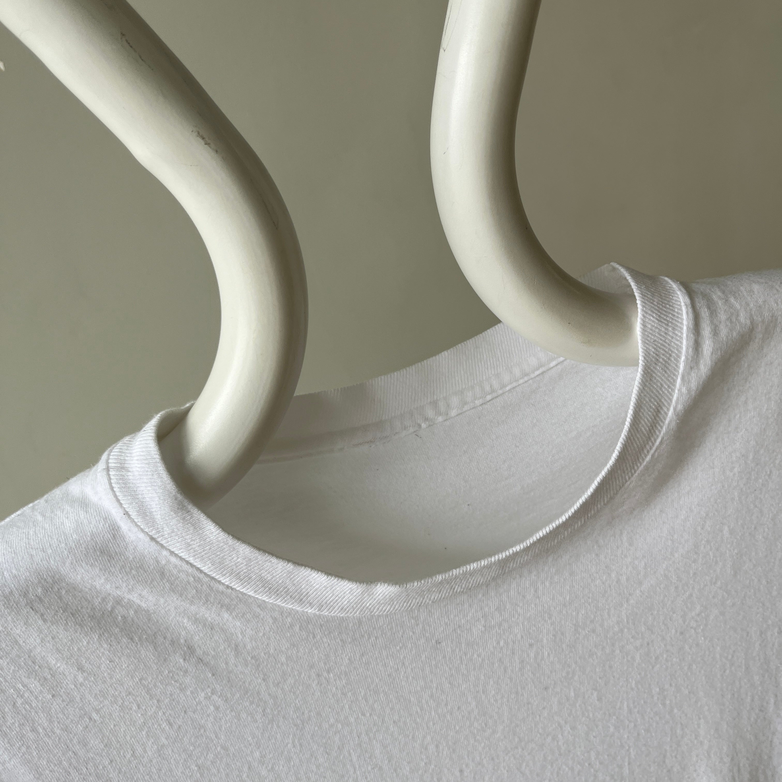 T-shirt teinté de peinture noire vierge des années 00