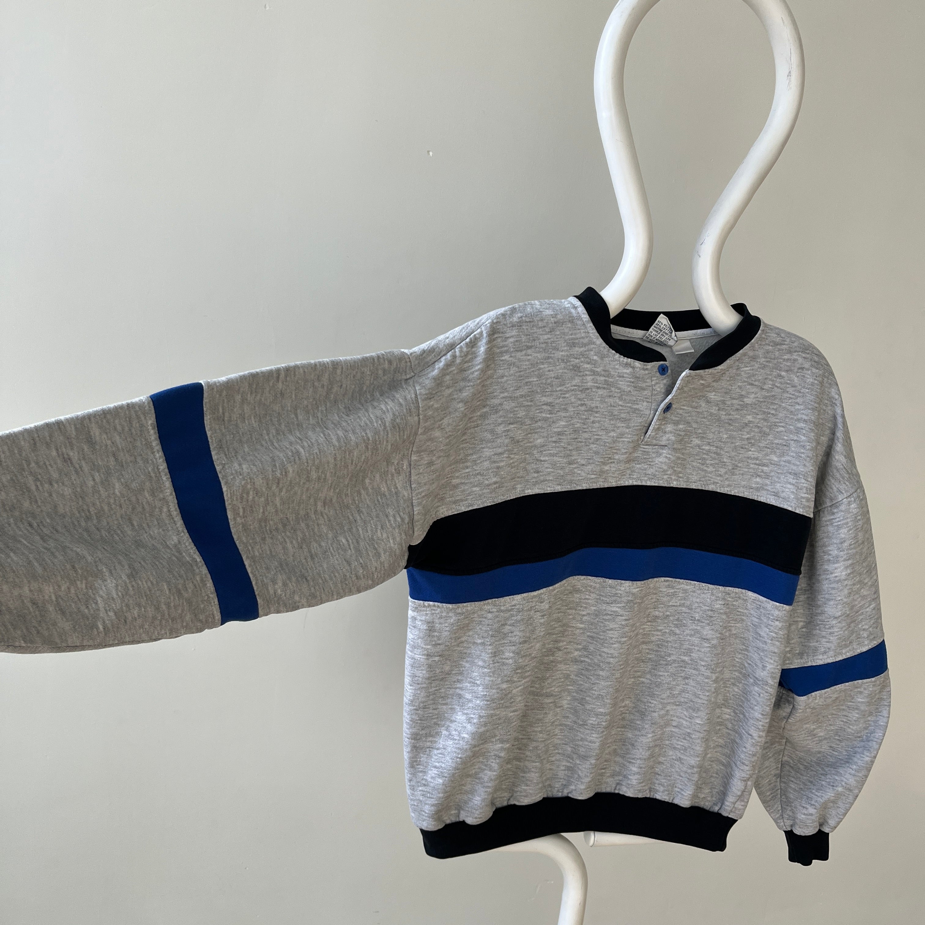 00s Heavy Weight Blank Black Sweatshirt par FOTL - Structuré