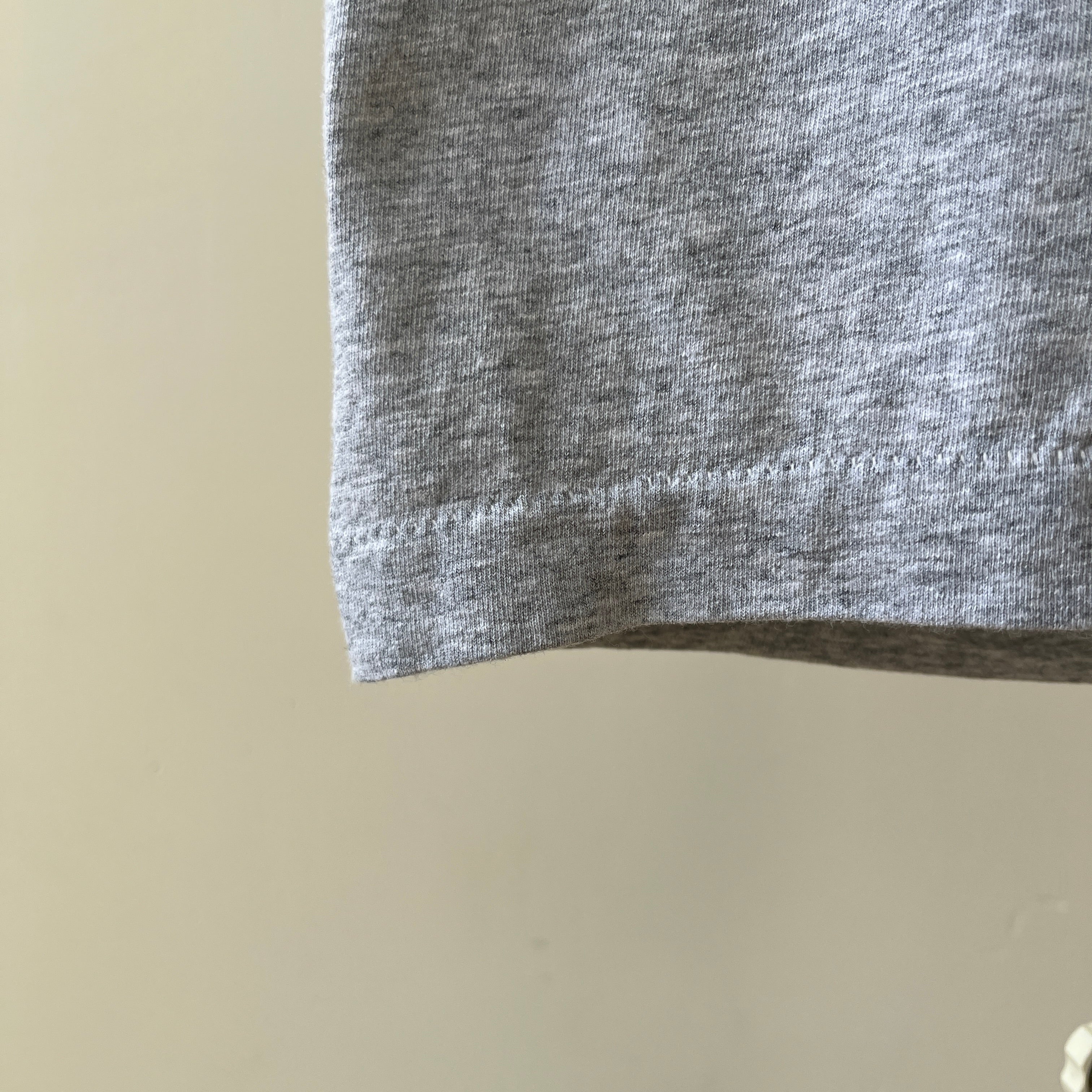 T-shirt teinté de peinture noire vierge des années 00
