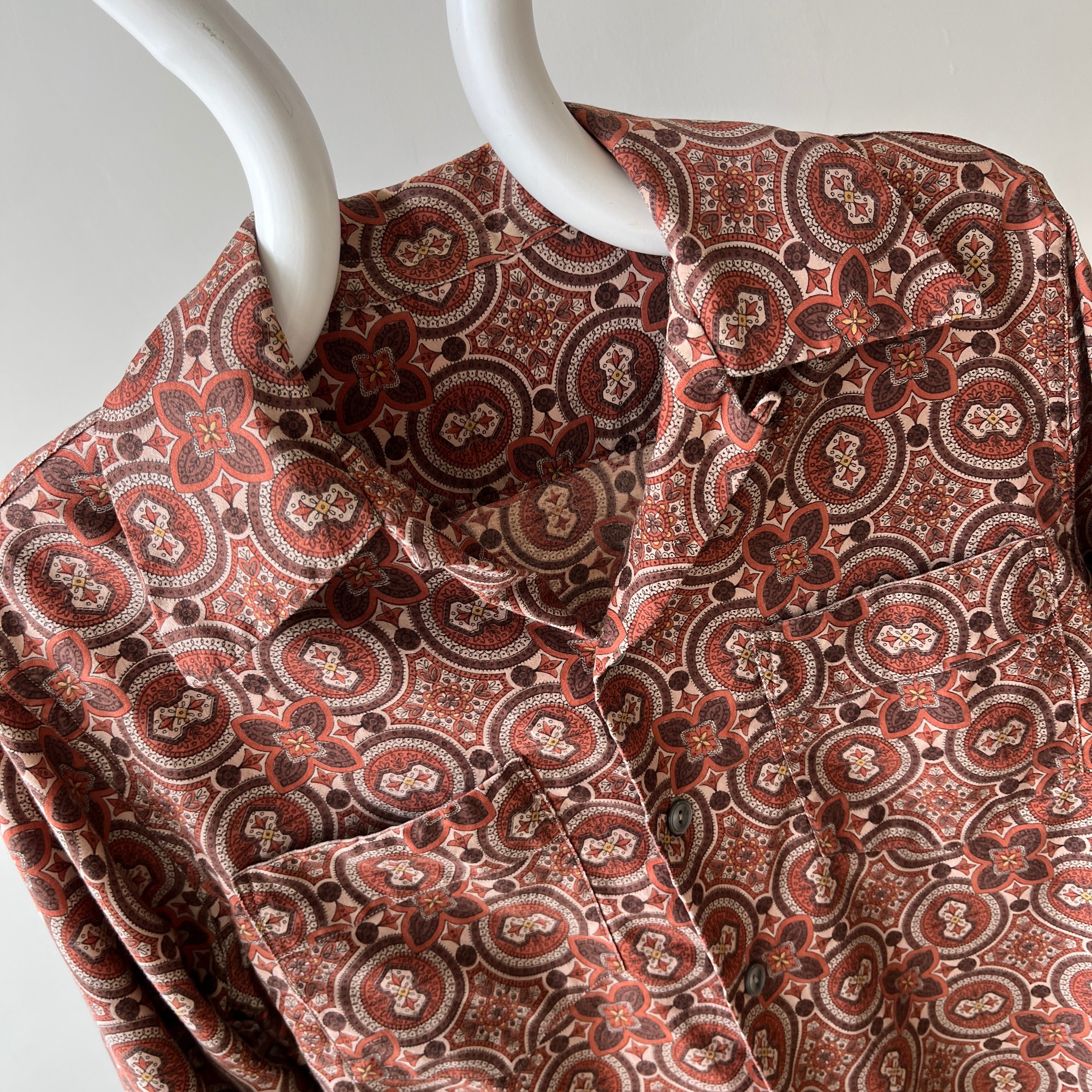 1960s Beautiful Double Pocketed Pleated Backside Long Sleeve Blouse - Oh My