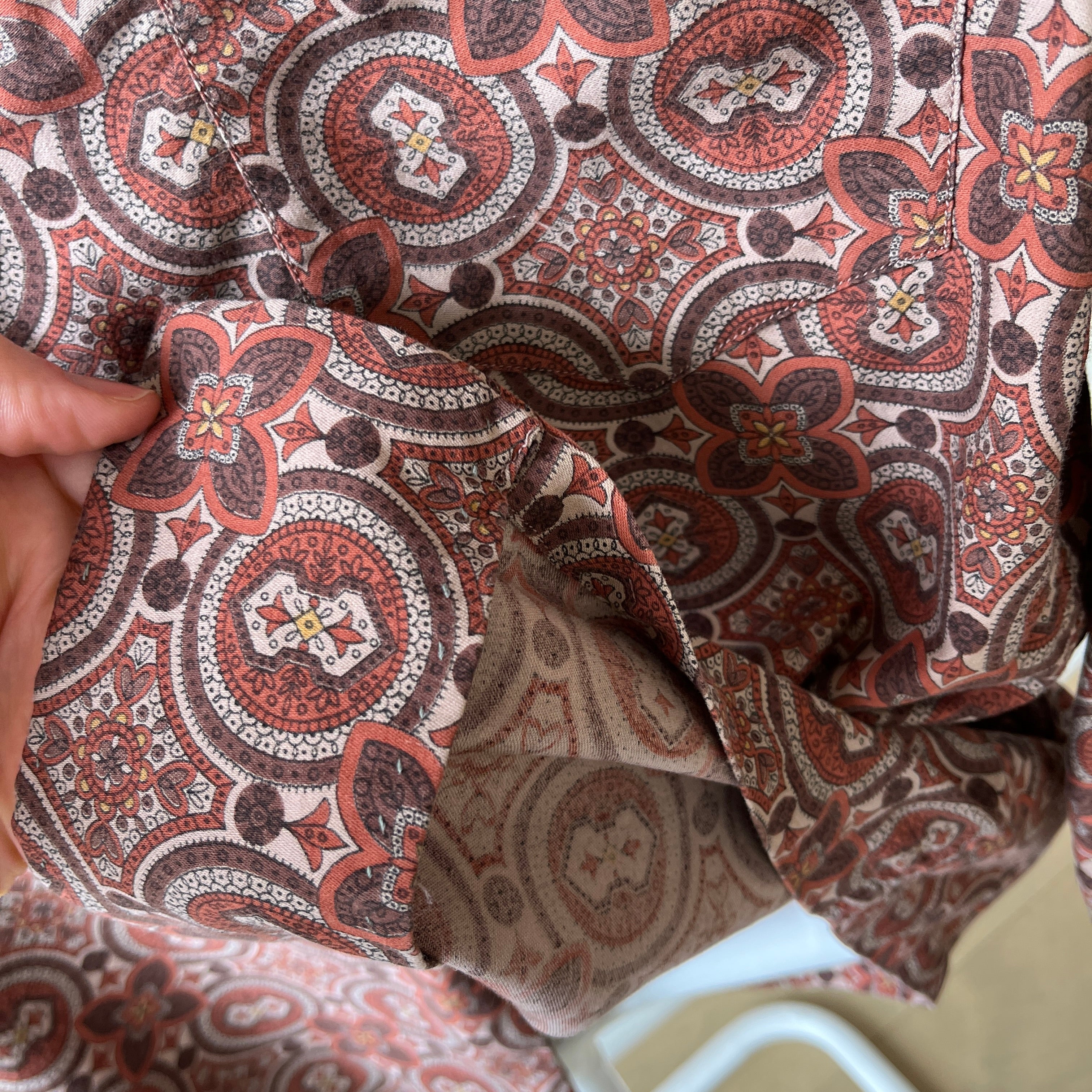 1960s Beautiful Double Pocketed Pleated Backside Long Sleeve Blouse - Oh My