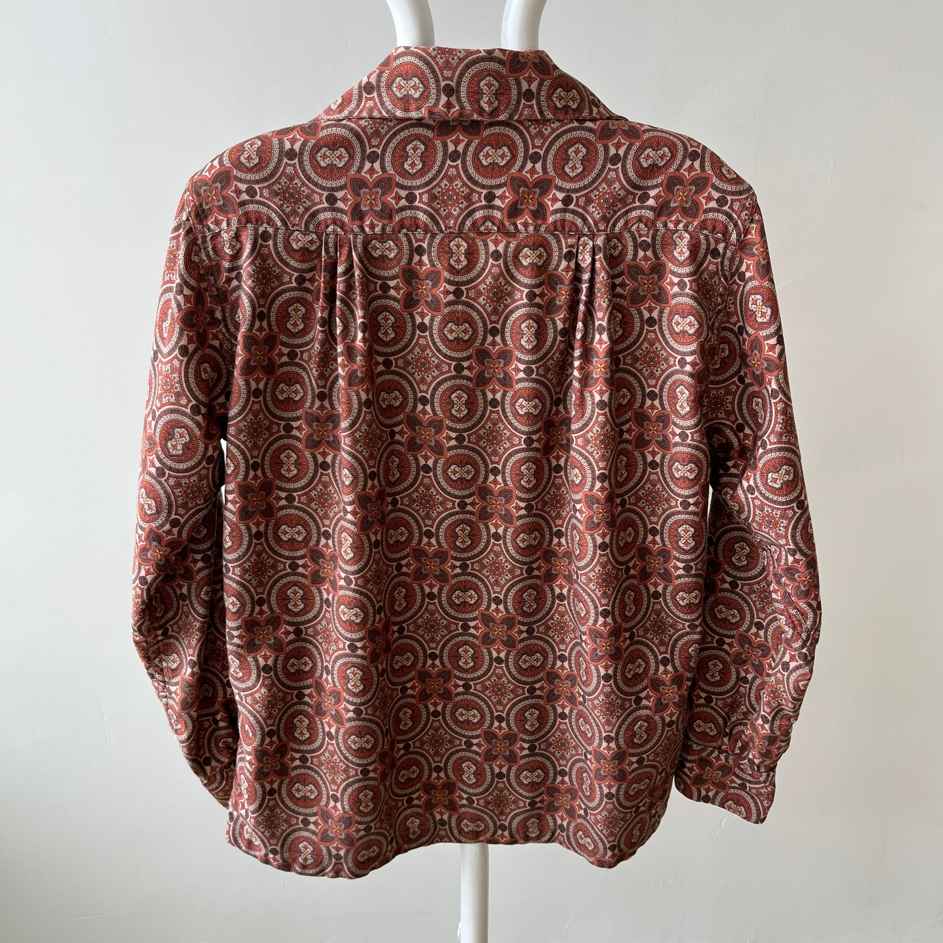 1960s Beautiful Double Pocketed Pleated Backside Long Sleeve Blouse - Oh My