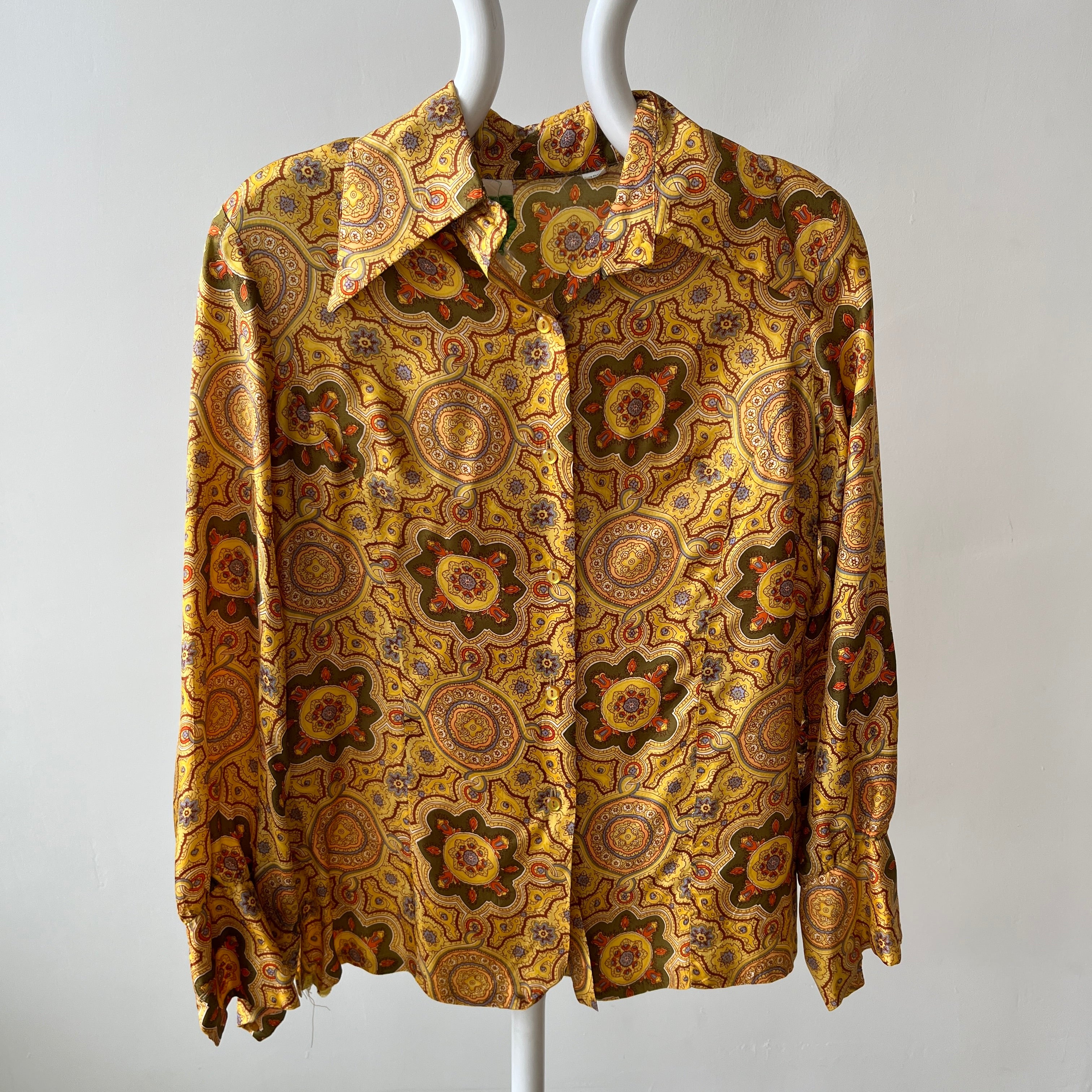1970s Made in California Beautiful Silk Women's Paisley Blouse - THE CUFFS and COLLAR