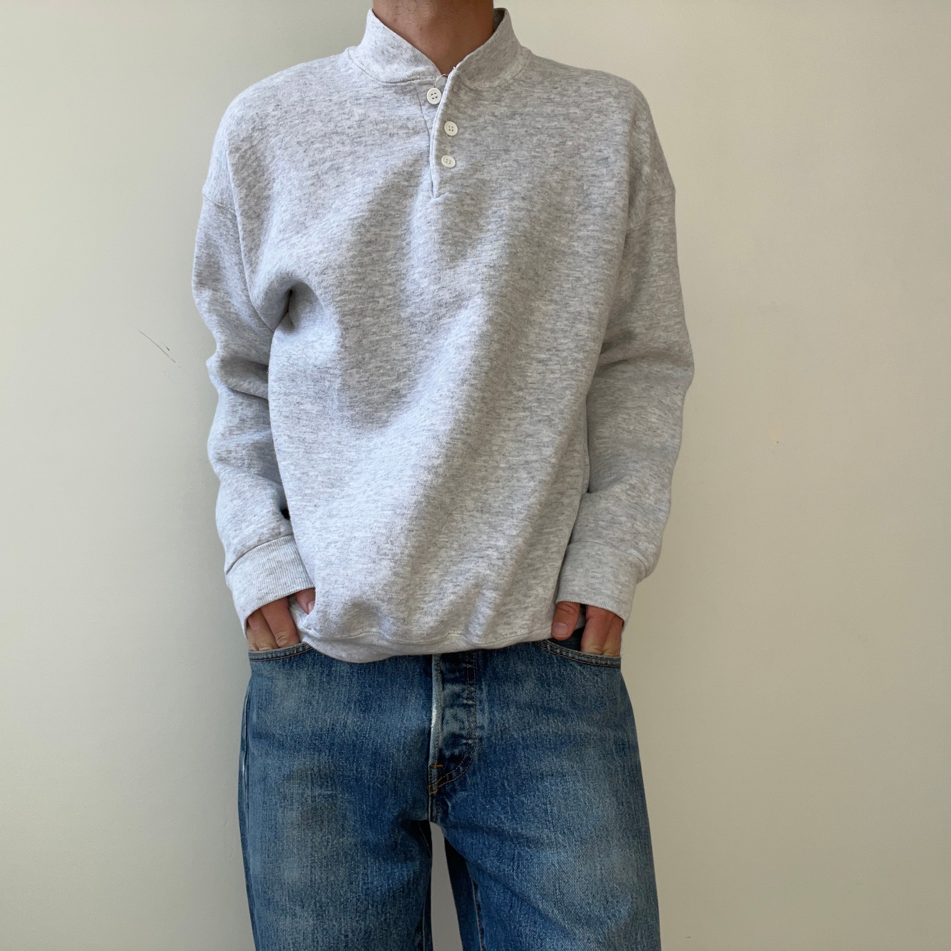 00s Heavy Weight Blank Black Sweatshirt par FOTL - Structuré