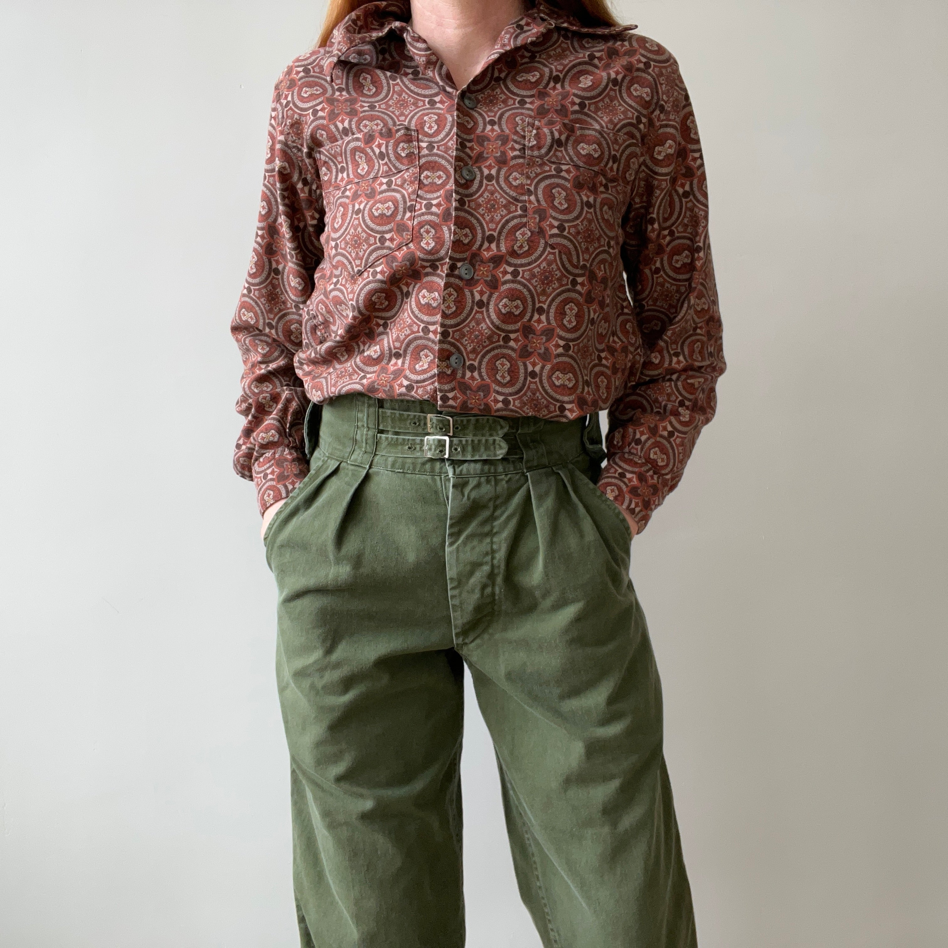 1960s Beautiful Double Pocketed Pleated Backside Long Sleeve Blouse - Oh My