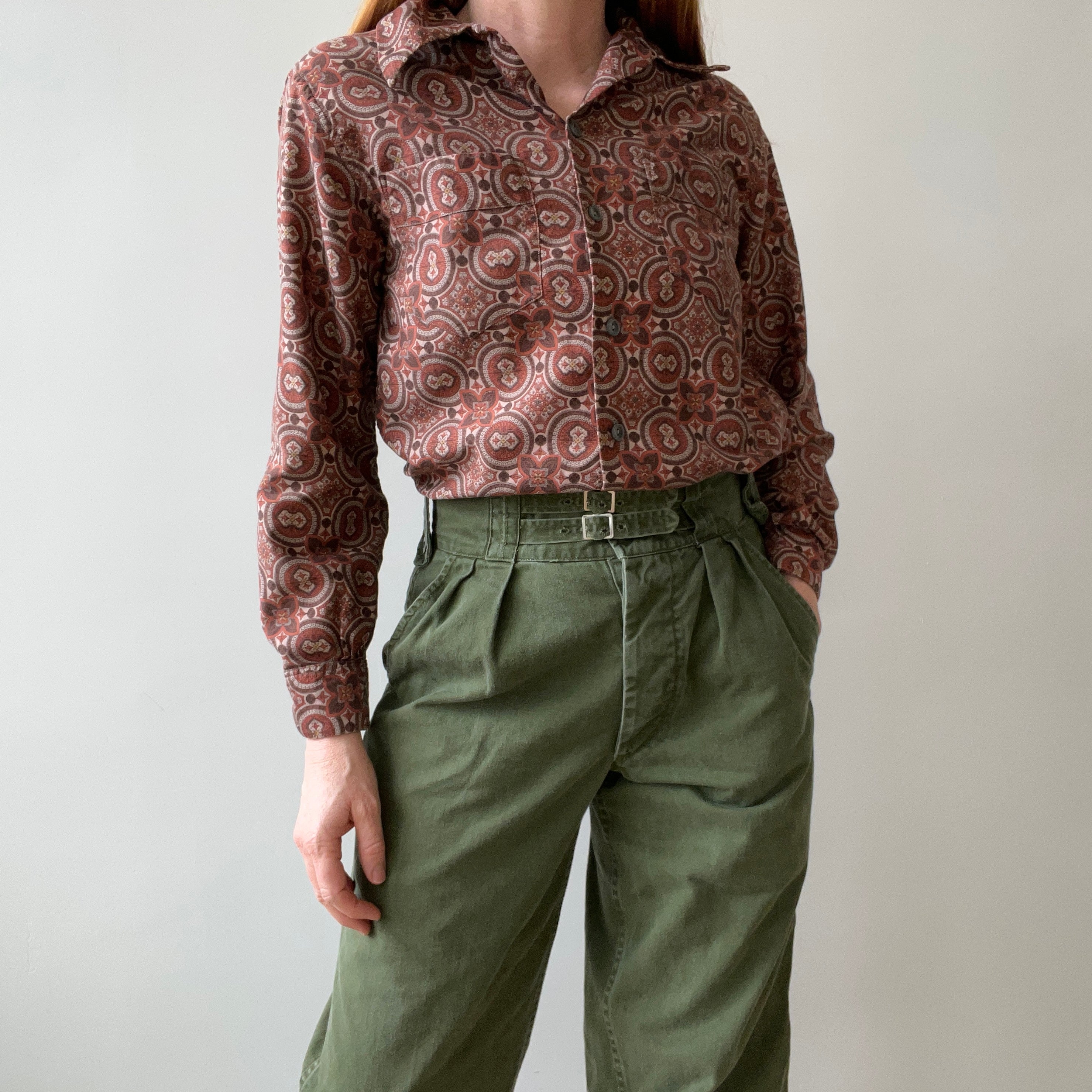 1960s Beautiful Double Pocketed Pleated Backside Long Sleeve Blouse - Oh My