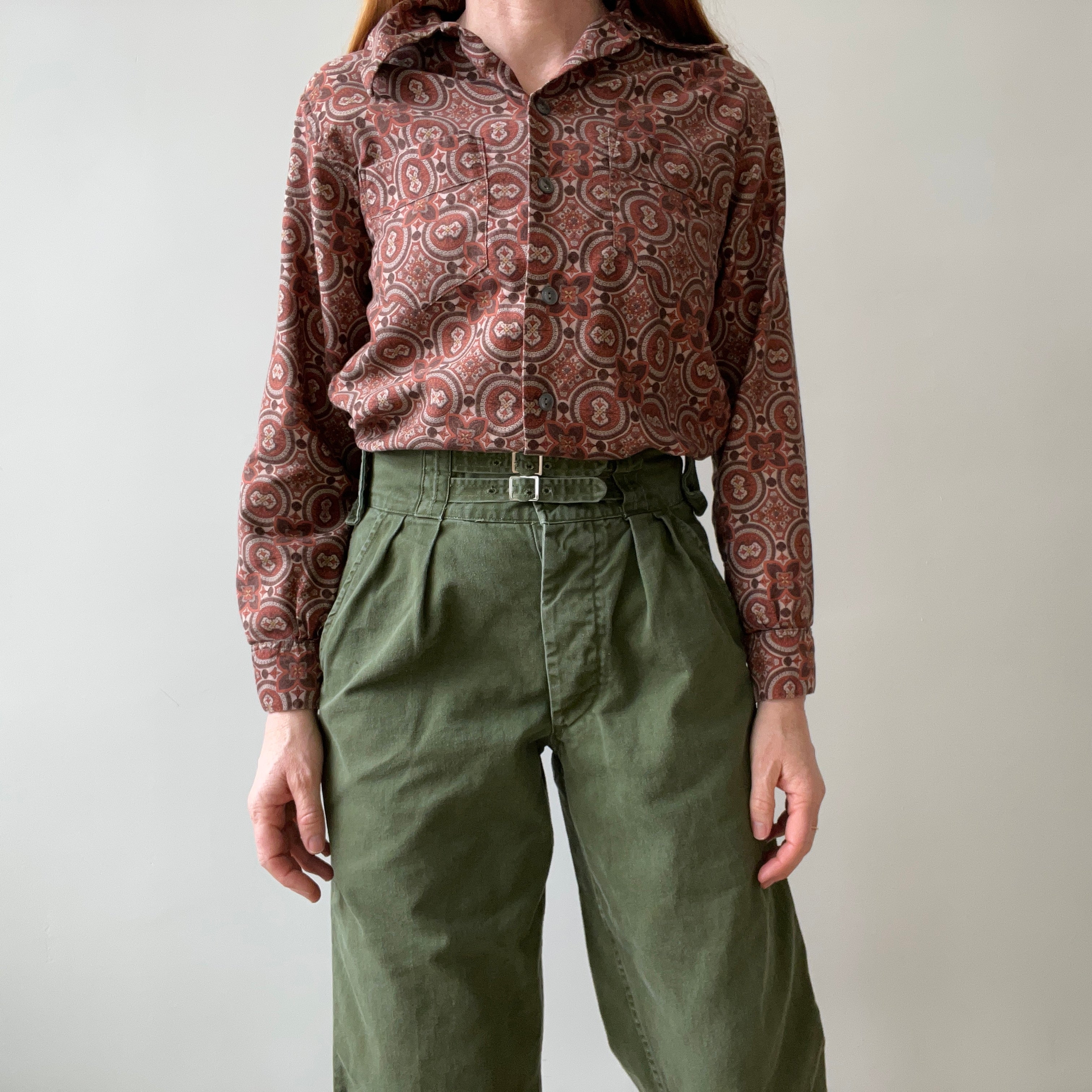 1960s Beautiful Double Pocketed Pleated Backside Long Sleeve Blouse - Oh My