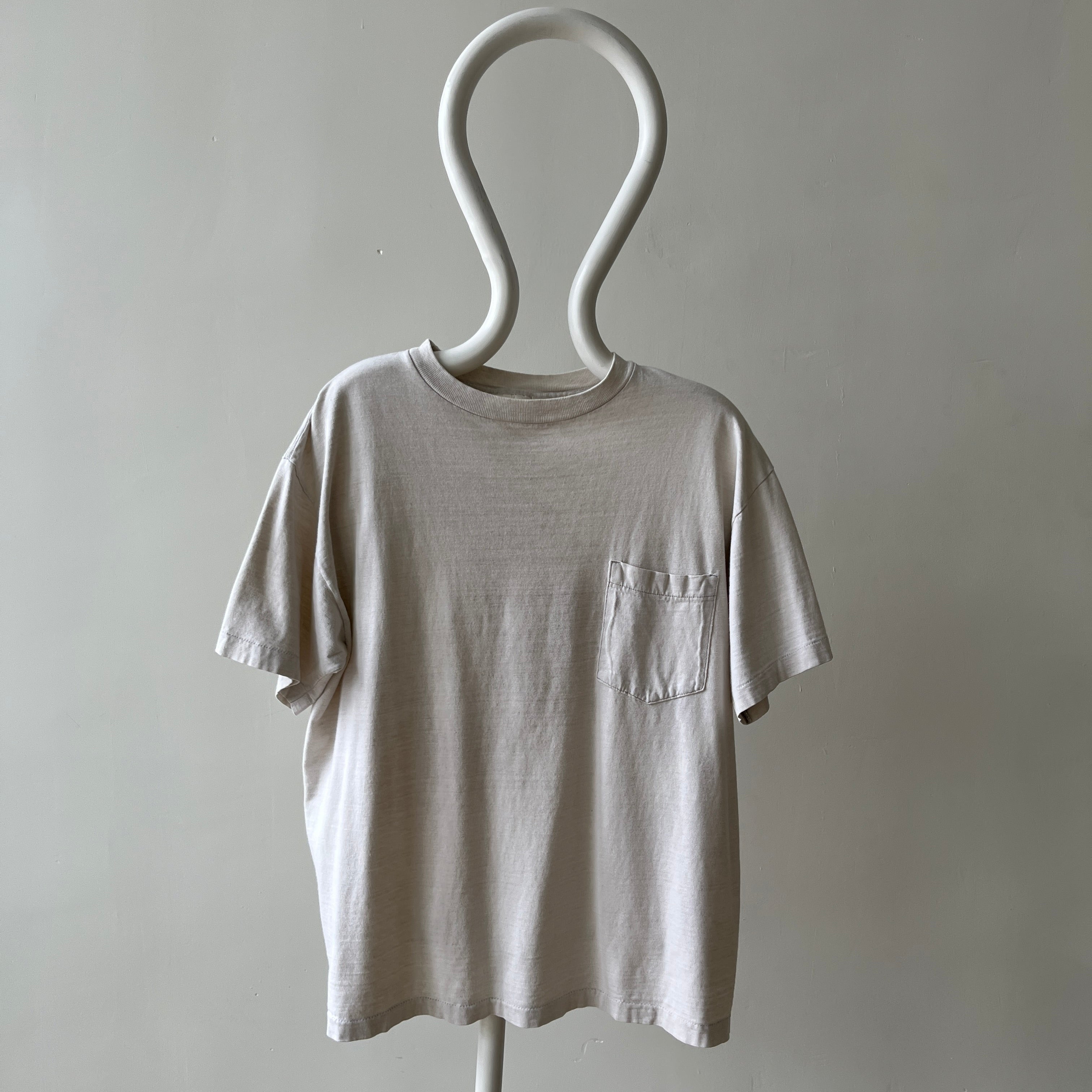 1990's Eggshell White Blank Pocket T-Shirt - OLLLLLD Banana Republic