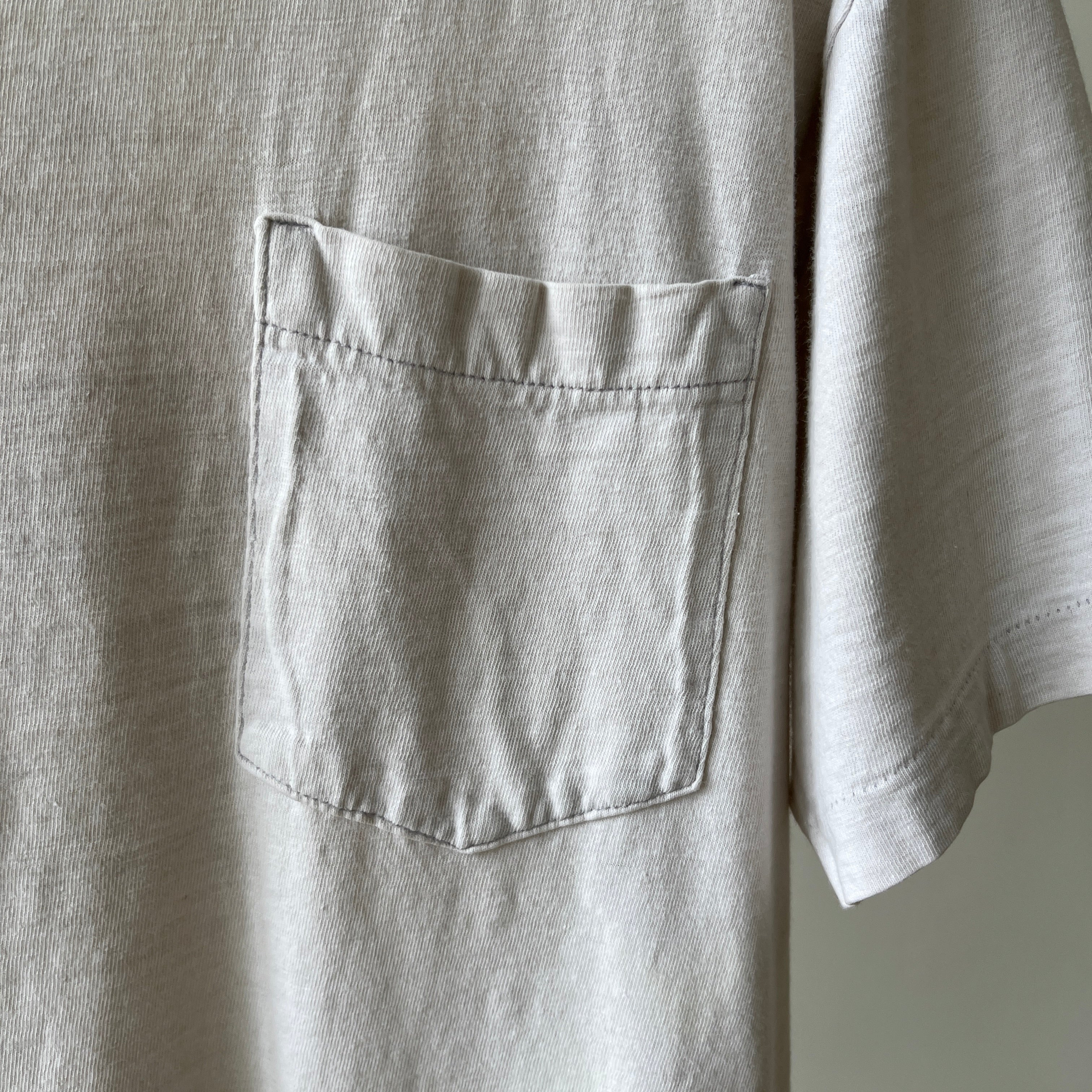 1990's Eggshell White Blank Pocket T-Shirt - OLLLLLD Banana Republic