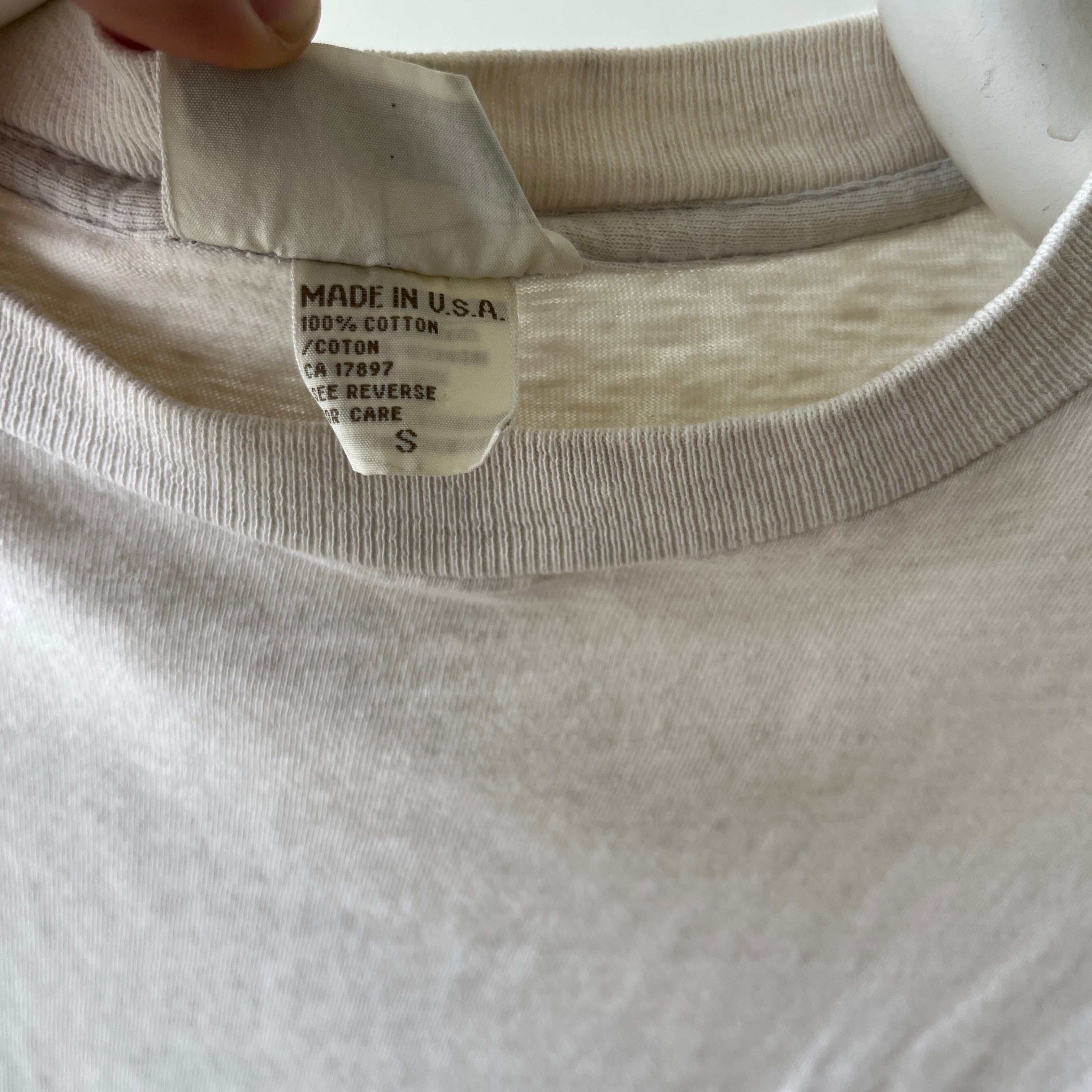 1990's Eggshell White Blank Pocket T-Shirt - OLLLLLD Banana Republic