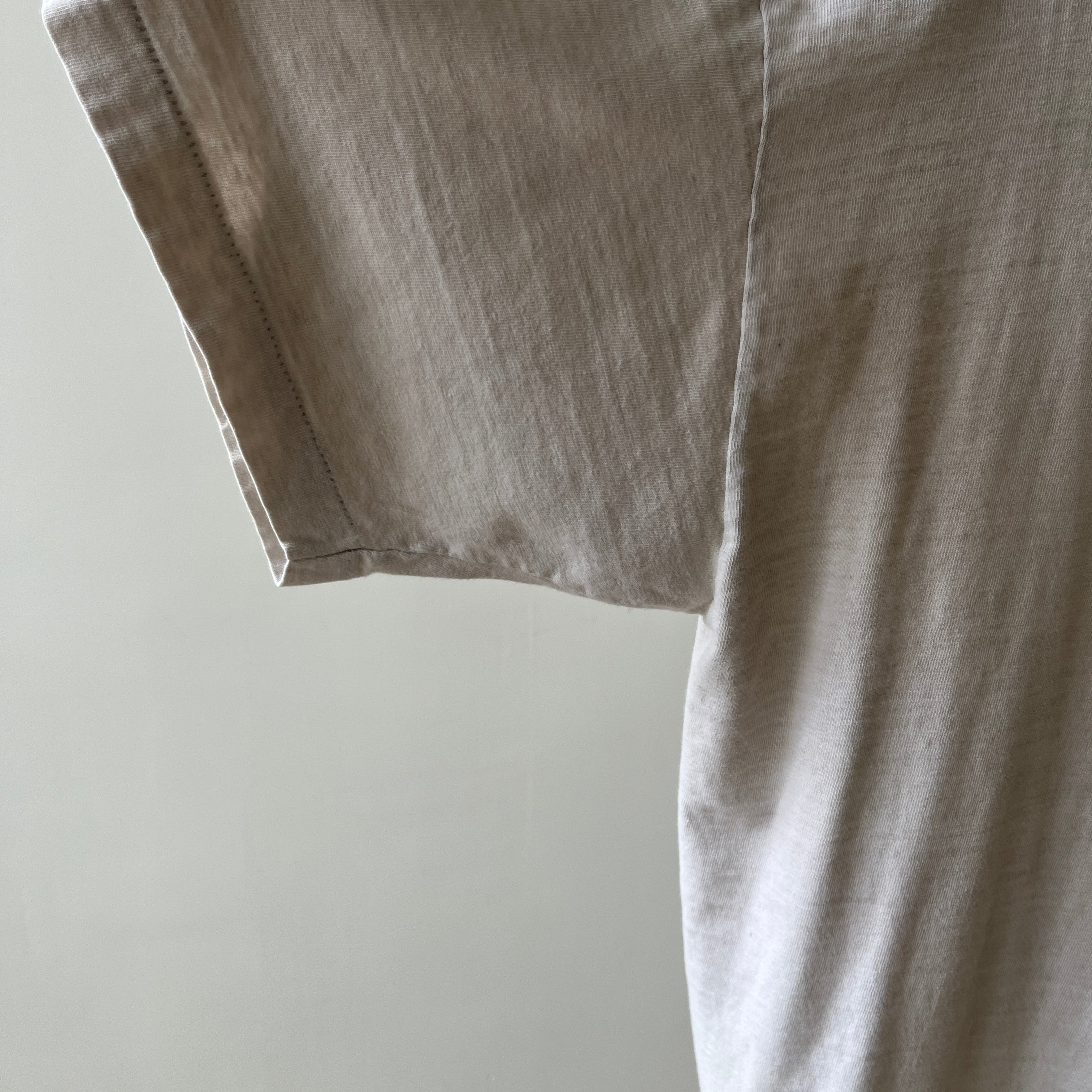 1990's Eggshell White Blank Pocket T-Shirt - OLLLLLD Banana Republic
