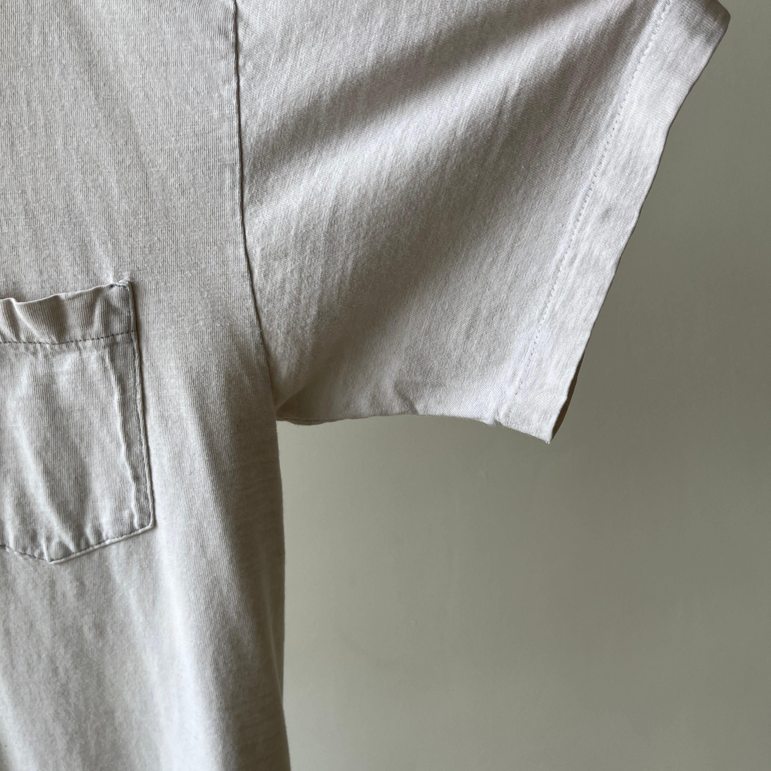 1990's Eggshell White Blank Pocket T-Shirt - OLLLLLD Banana Republic
