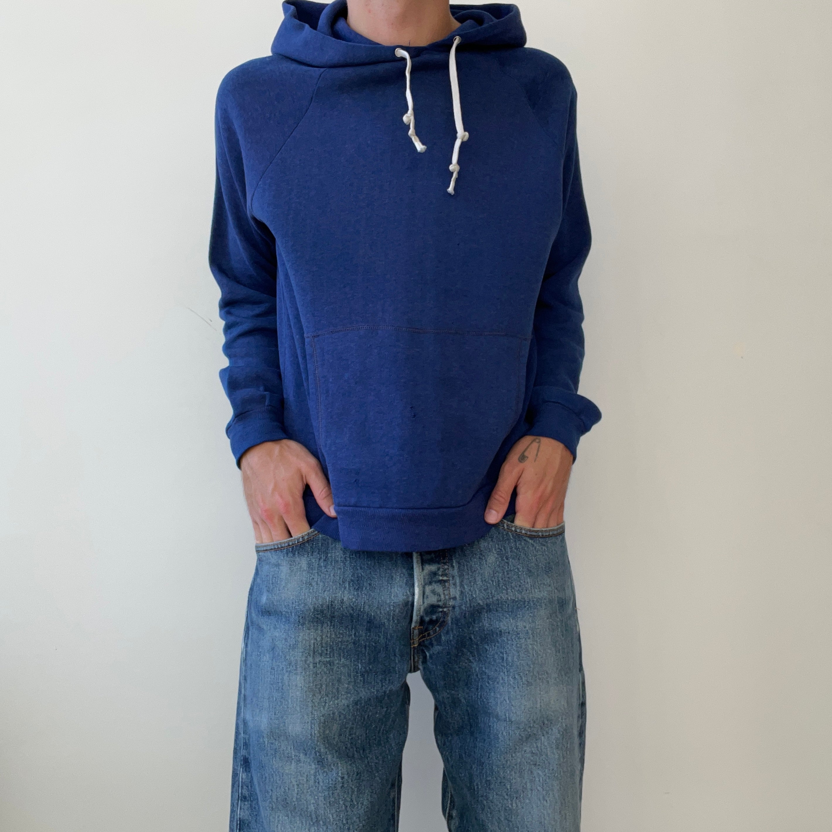 00s Heavy Weight Blank Black Sweatshirt par FOTL - Structuré