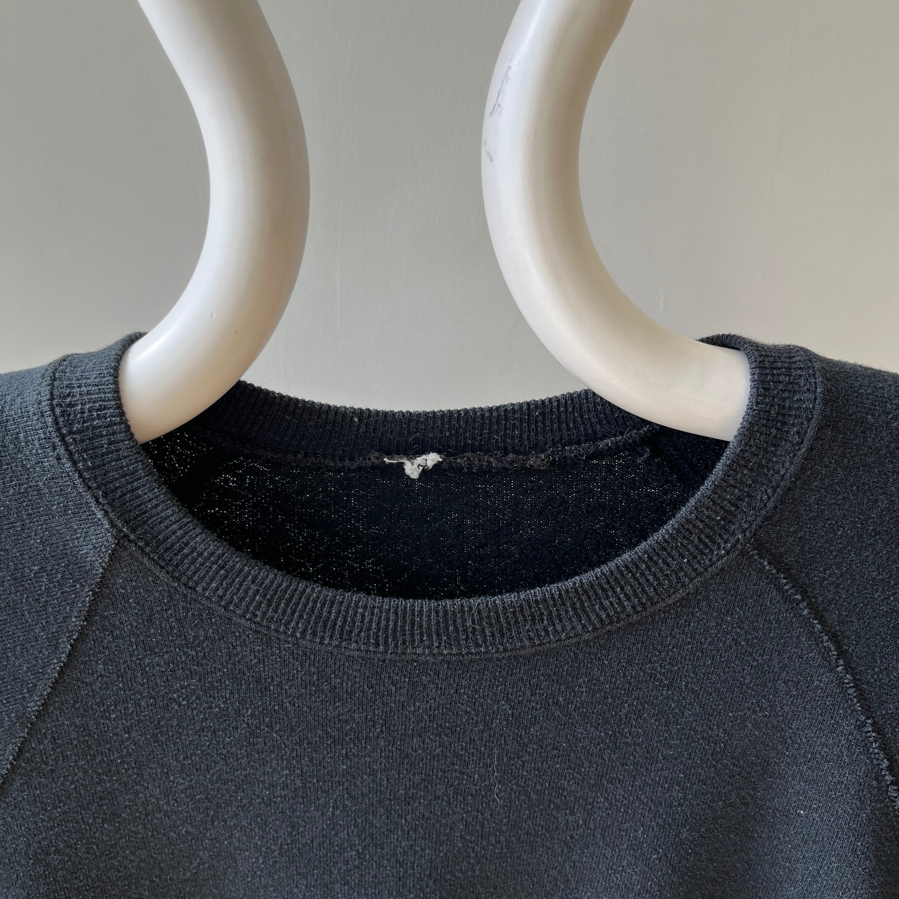 00s Heavy Weight Blank Black Sweatshirt par FOTL - Structuré