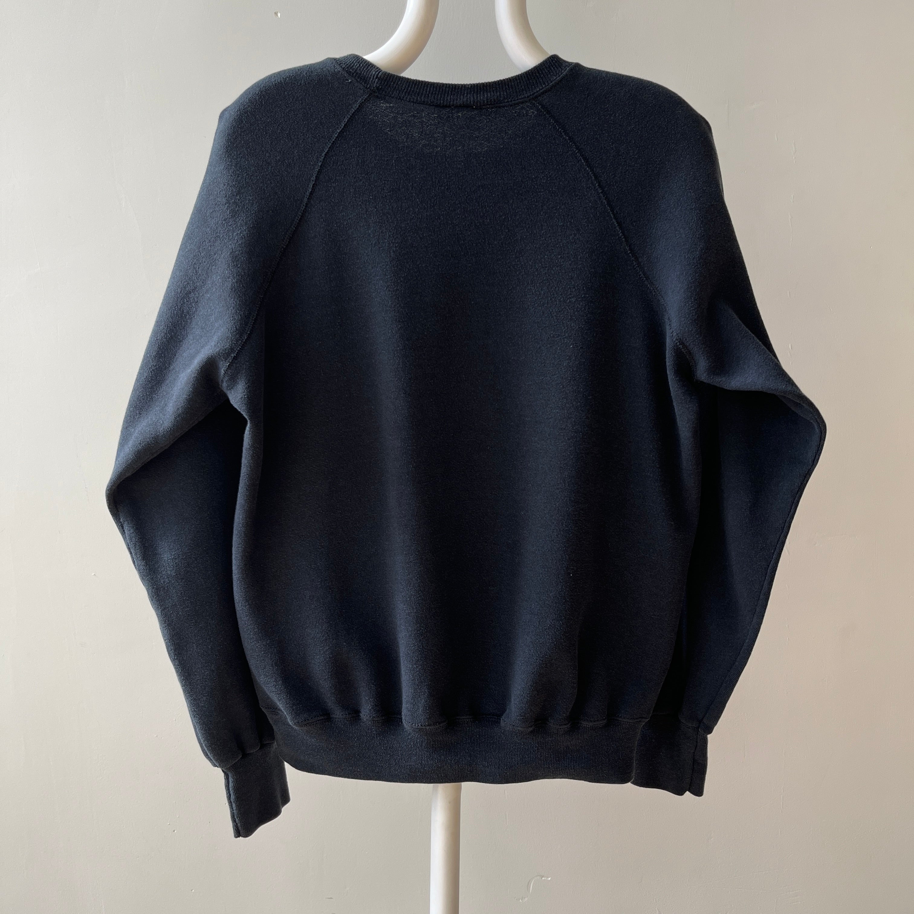 00s Heavy Weight Blank Black Sweatshirt par FOTL - Structuré