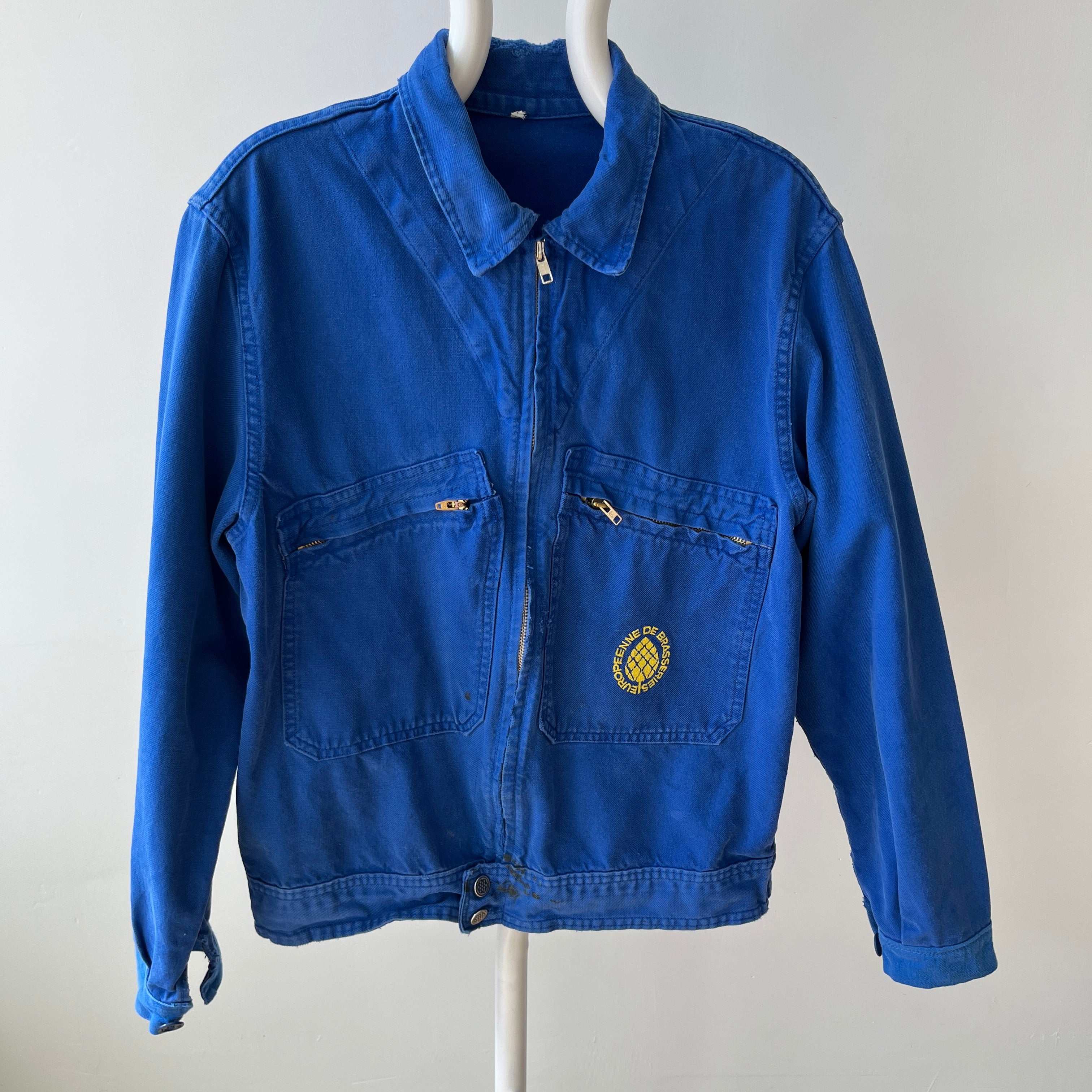 1980s Europeenne De Brasseries Chore Coat with Replaced Zipper and 13 Star Buttons - Lots of Mending