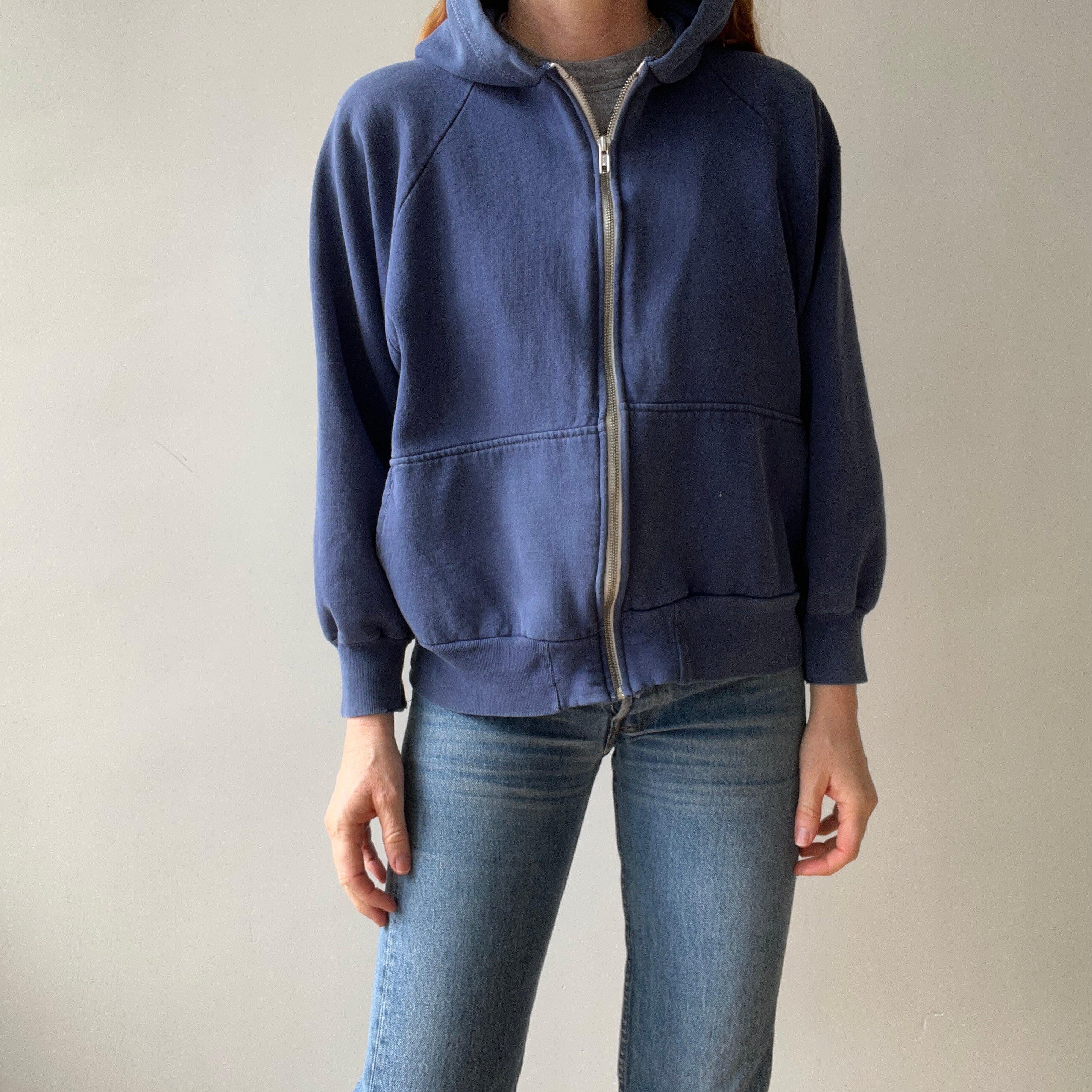 1970/80s Sun Faded Navy Hoodie - Replaced Zipper - Made in Romania - WOWOWOWOWOW