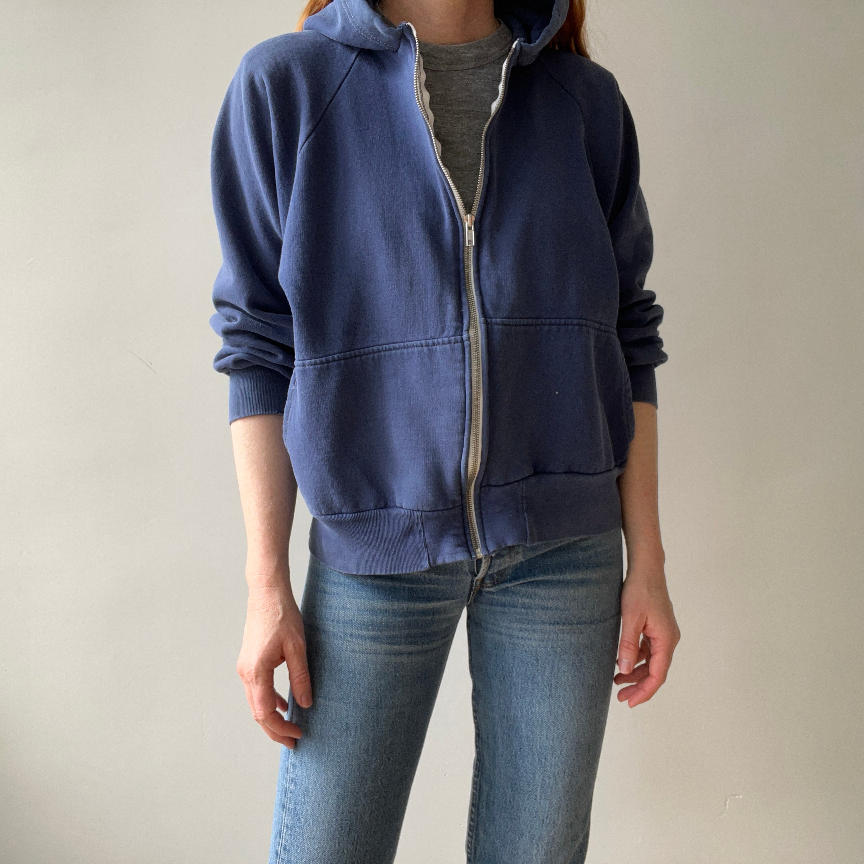 1970/80s Sun Faded Navy Hoodie - Replaced Zipper - Made in Romania - WOWOWOWOWOW