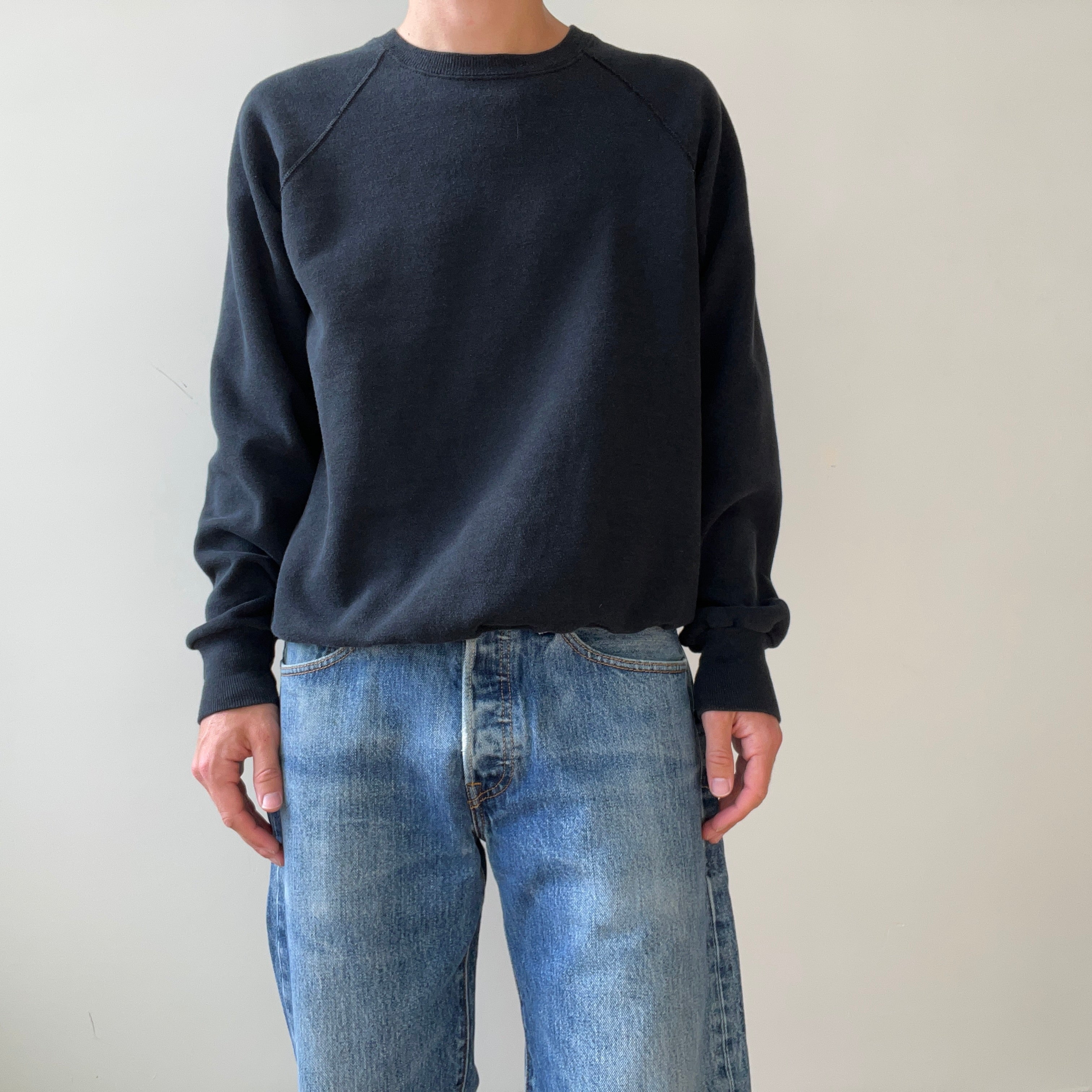 00s Heavy Weight Blank Black Sweatshirt par FOTL - Structuré