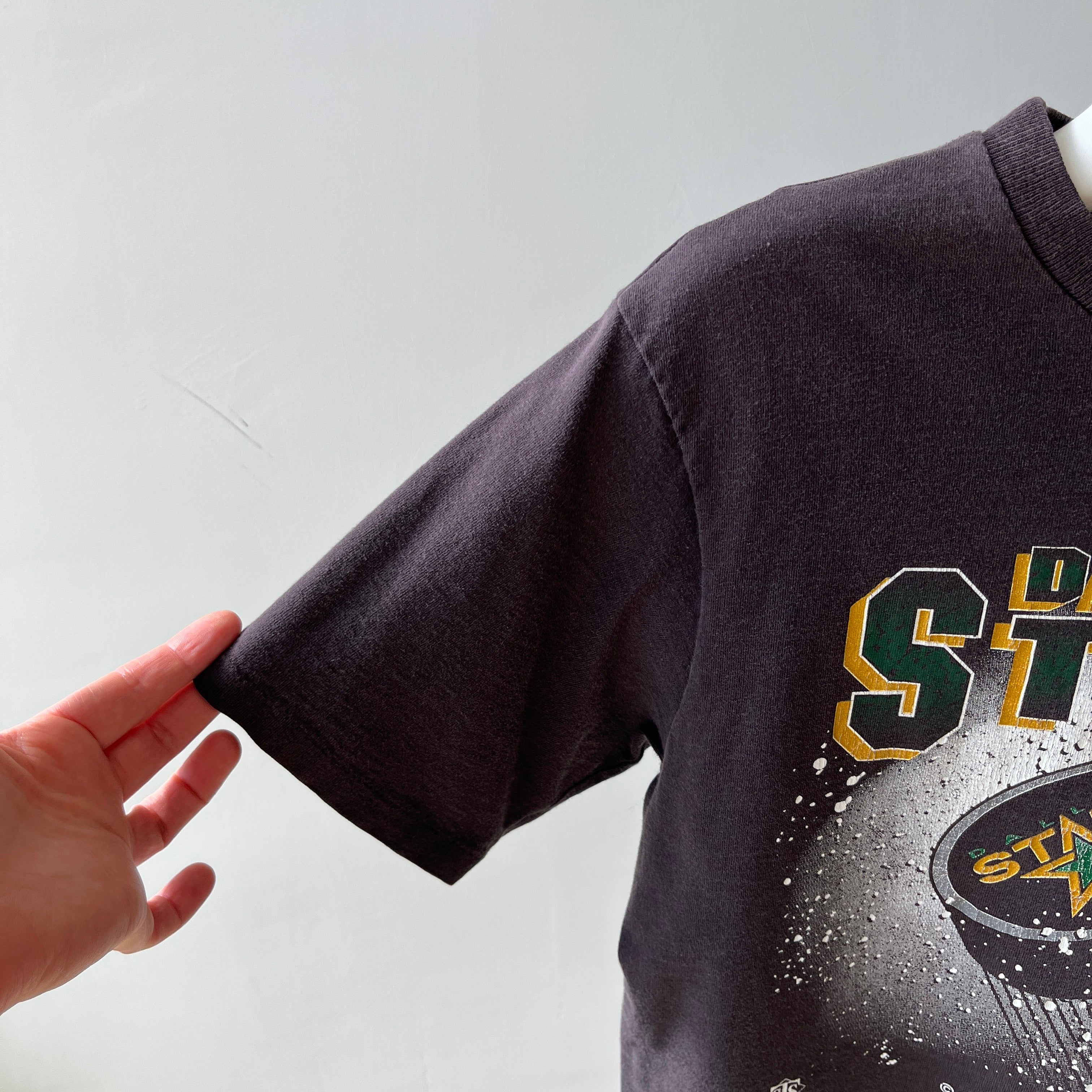 1980/90s Dallas Stars NHL Hockey T-shirt - Smaller Size