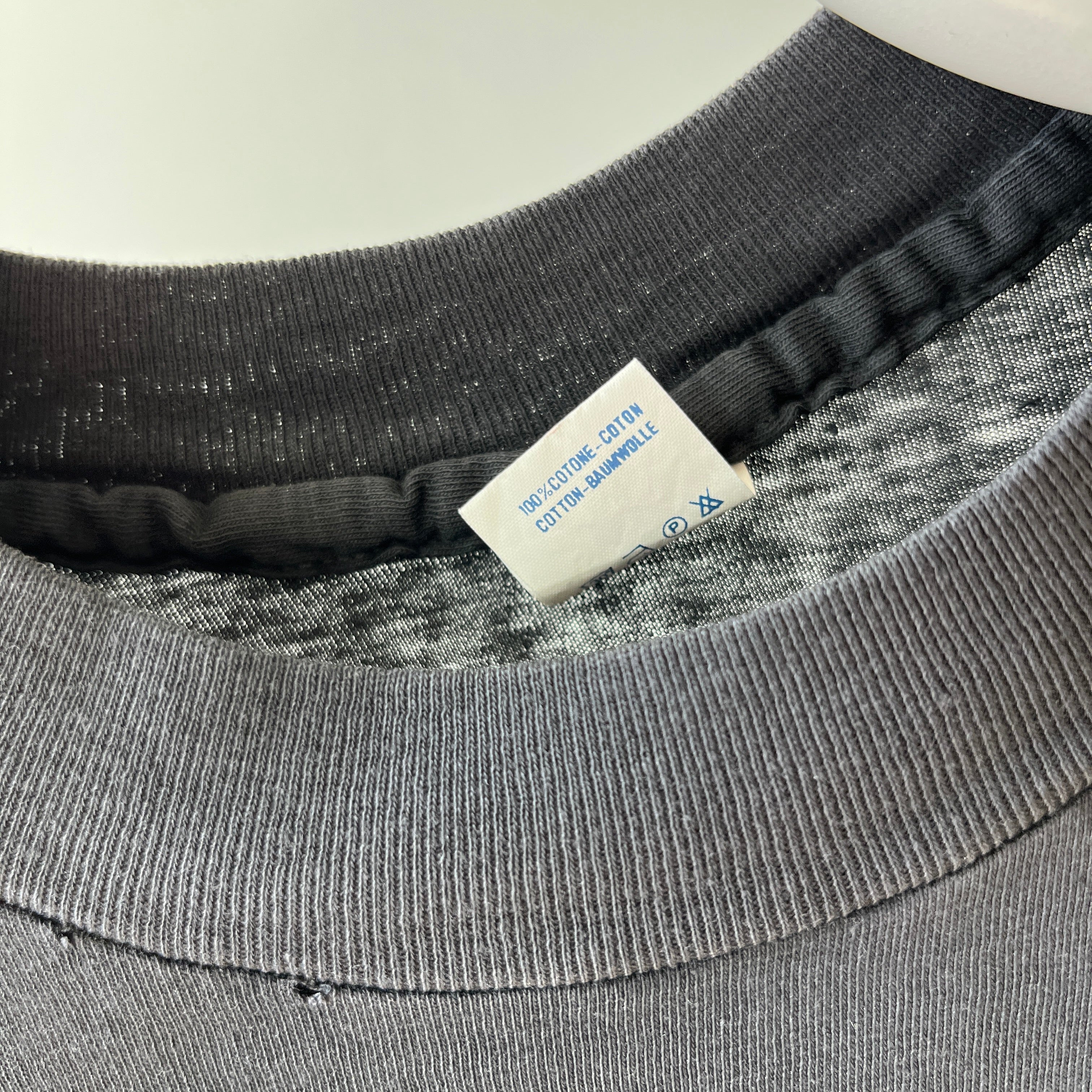 1980/90 Venezia Italia Tourist T-Shirt with a Hole in It