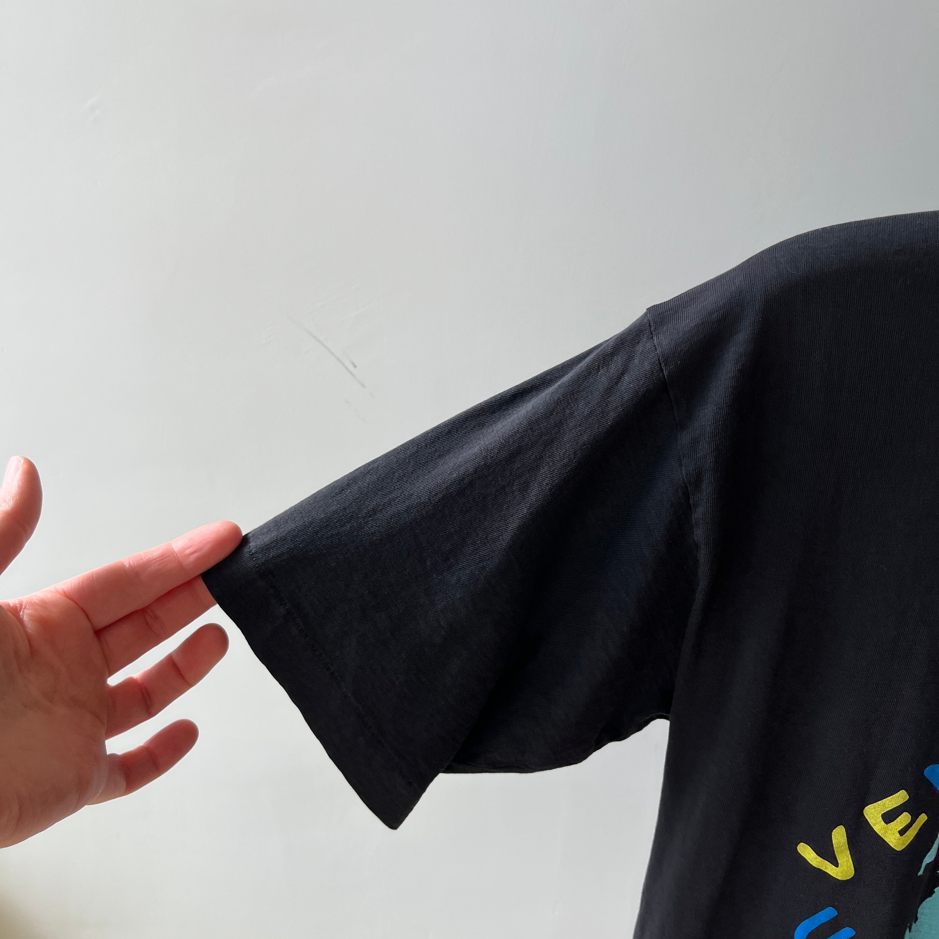 1980/90 Venezia Italia Tourist T-Shirt with a Hole in It