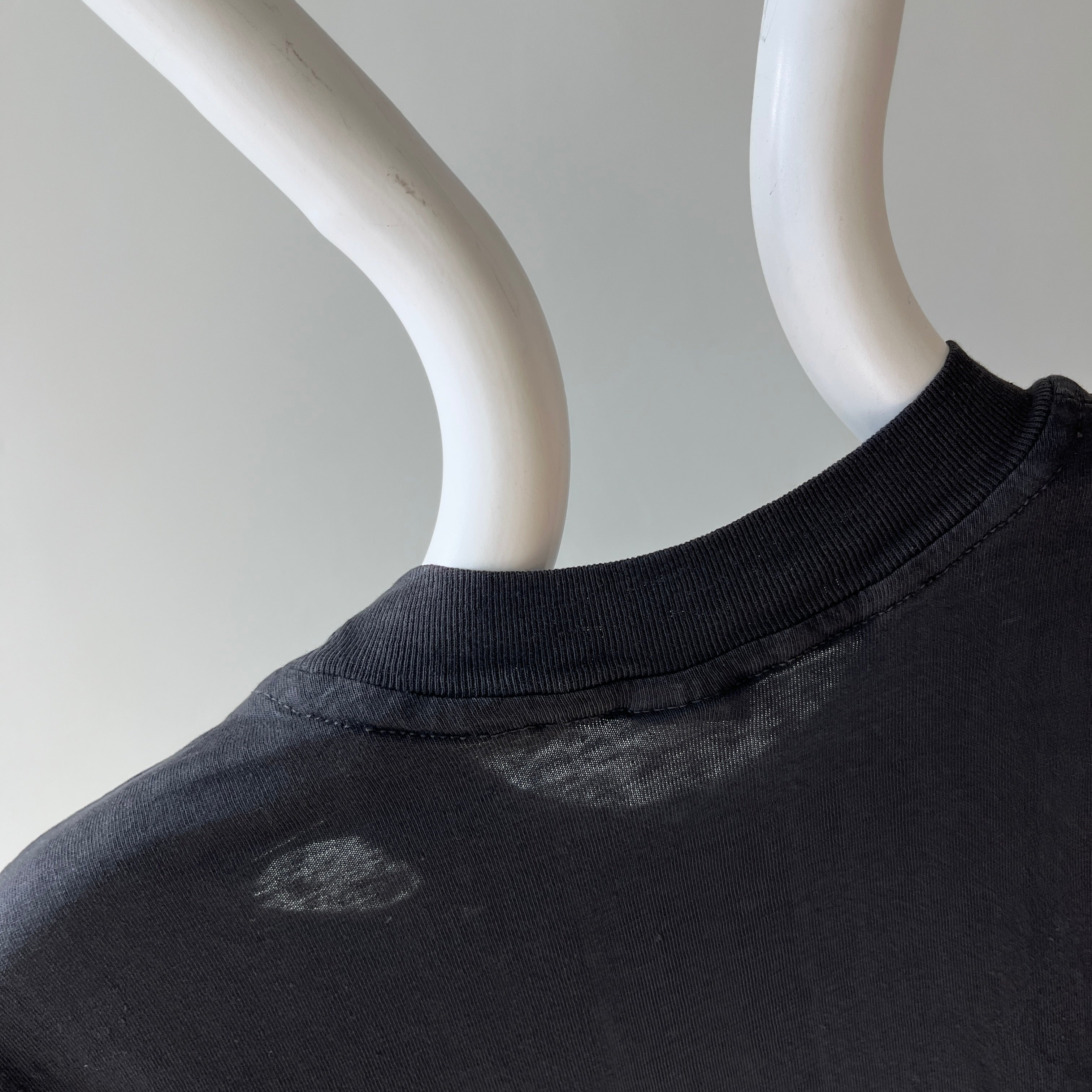 1980/90 Venezia Italia Tourist T-Shirt with a Hole in It