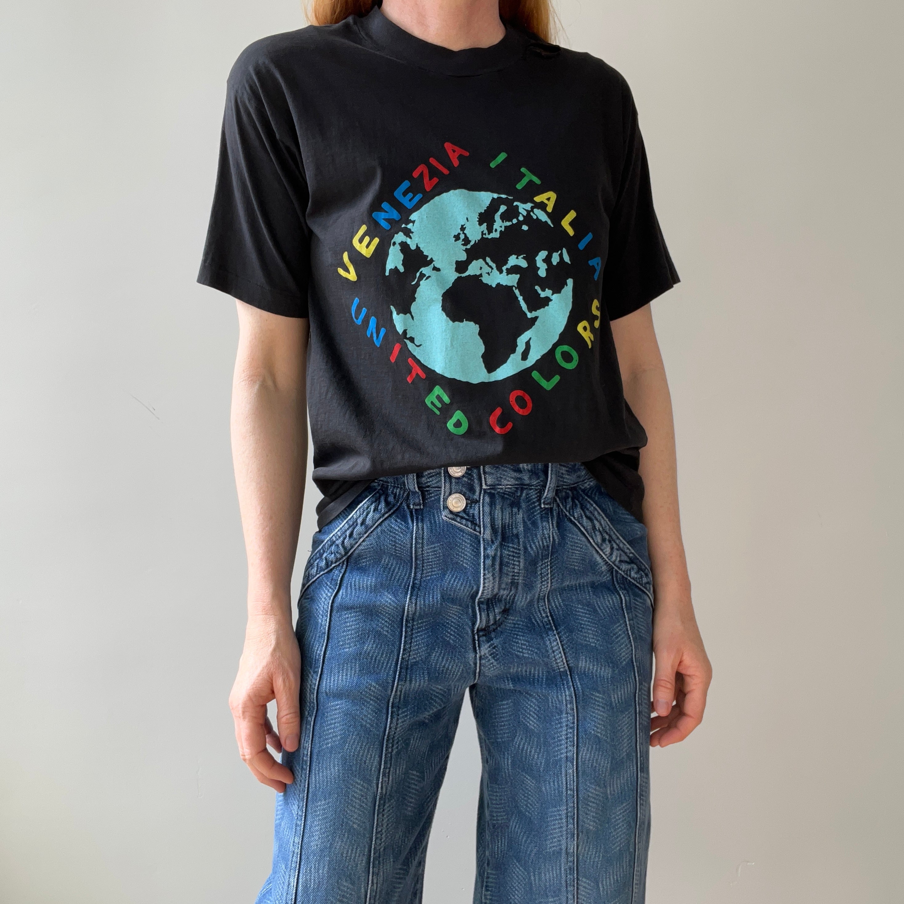 1980/90 Venezia Italia Tourist T-Shirt with a Hole in It