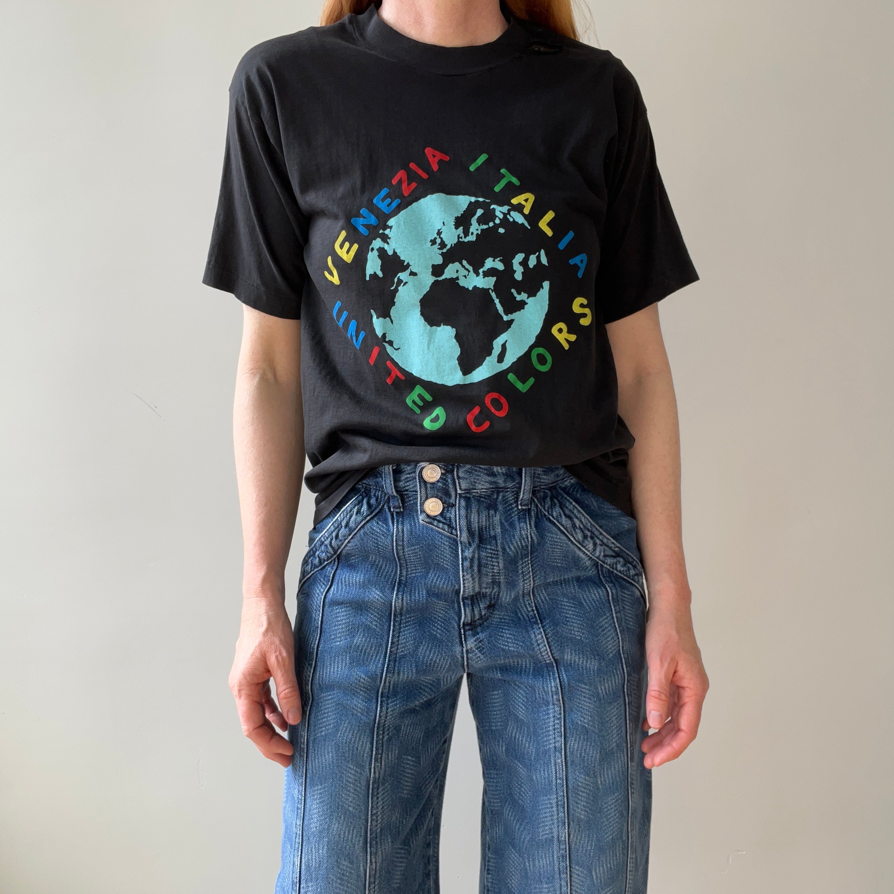 1980/90 Venezia Italia Tourist T-Shirt with a Hole in It