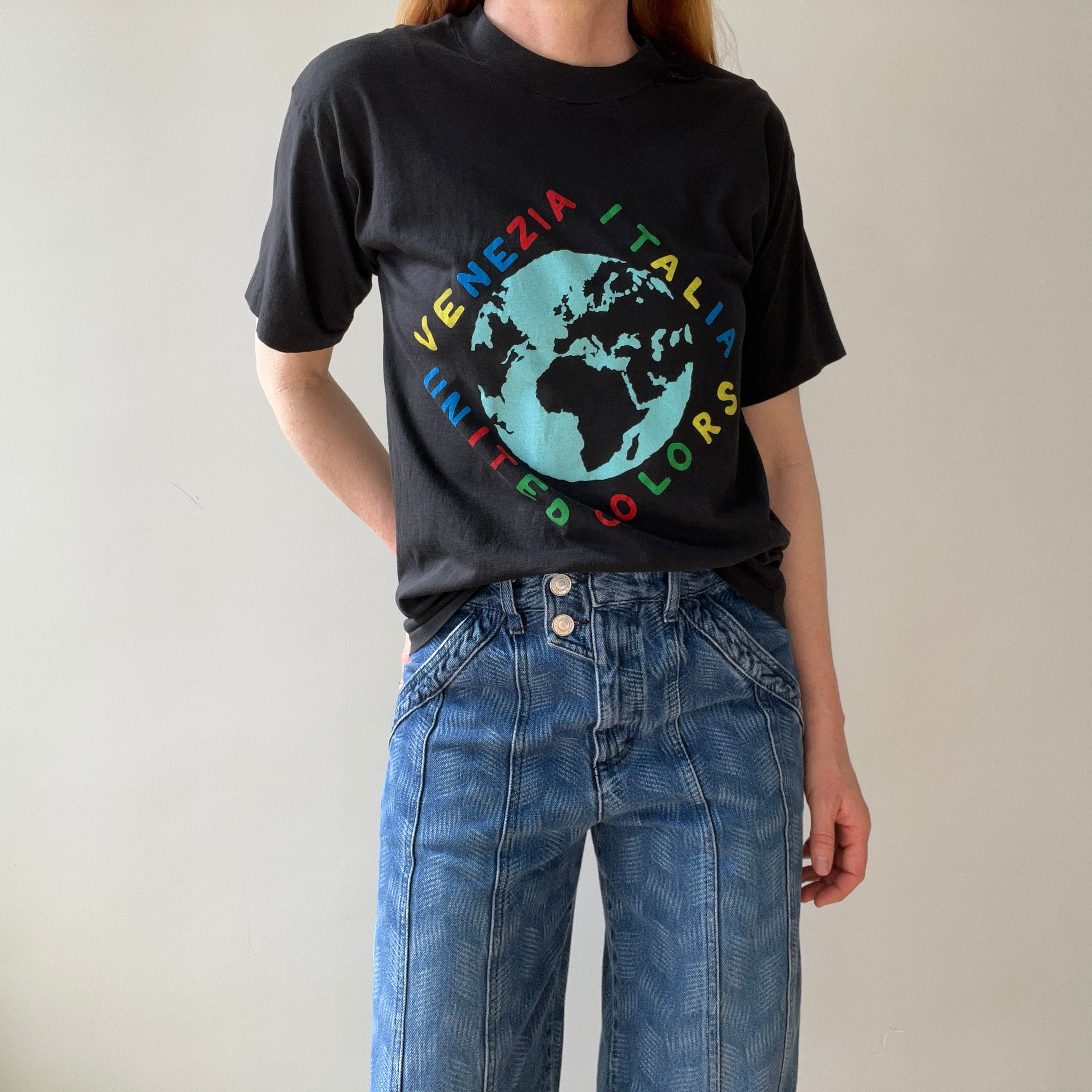 1980/90 Venezia Italia Tourist T-Shirt with a Hole in It