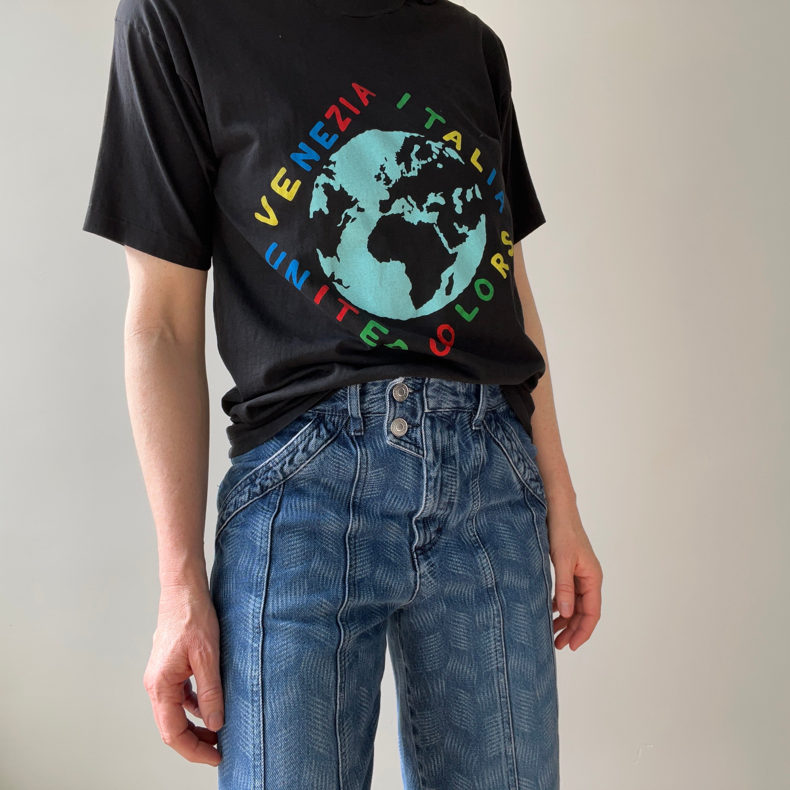 1980/90 Venezia Italia Tourist T-Shirt with a Hole in It