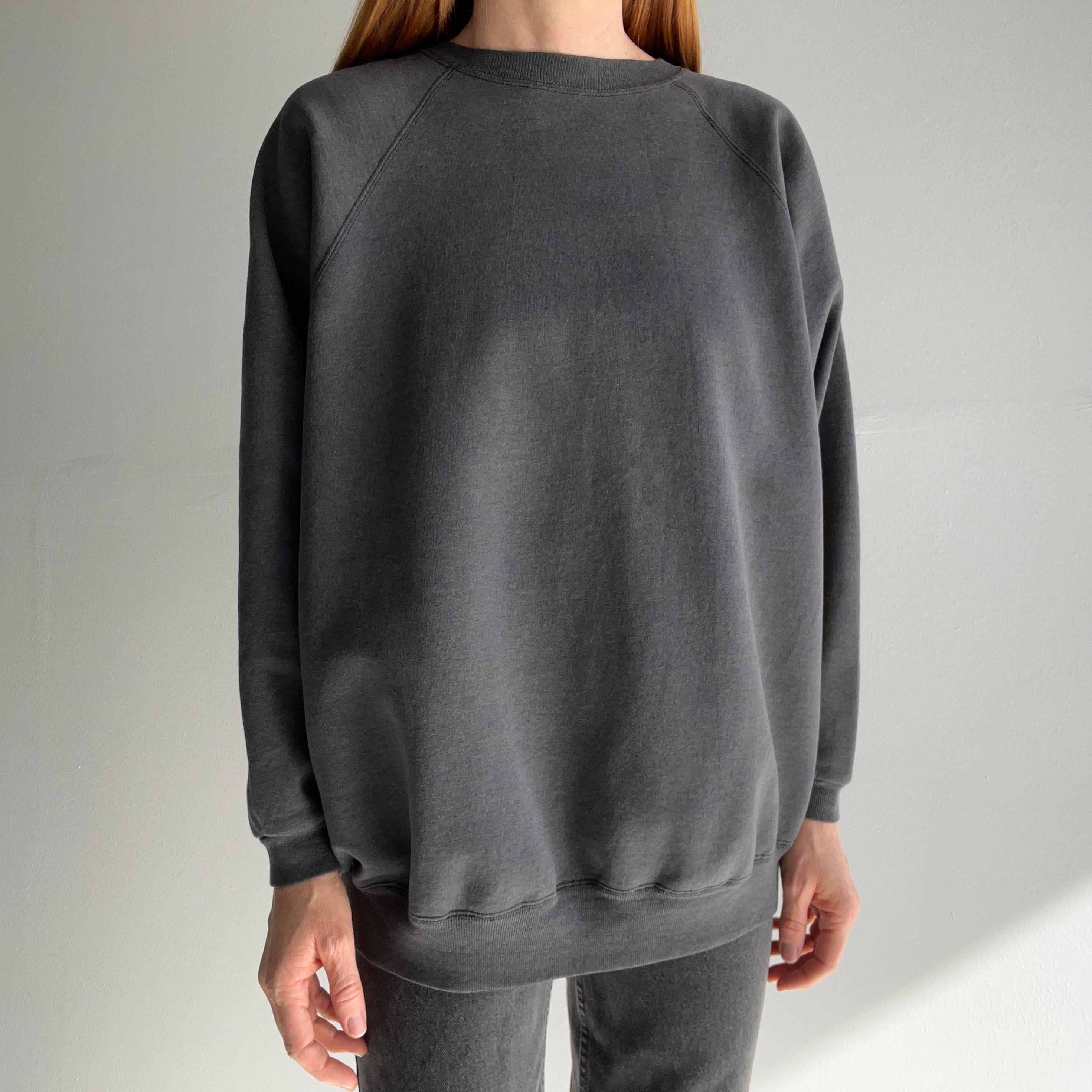 1990s Faded Black to Gray/Deep Gray Low Pit Relaxed Fit Sweatshirt