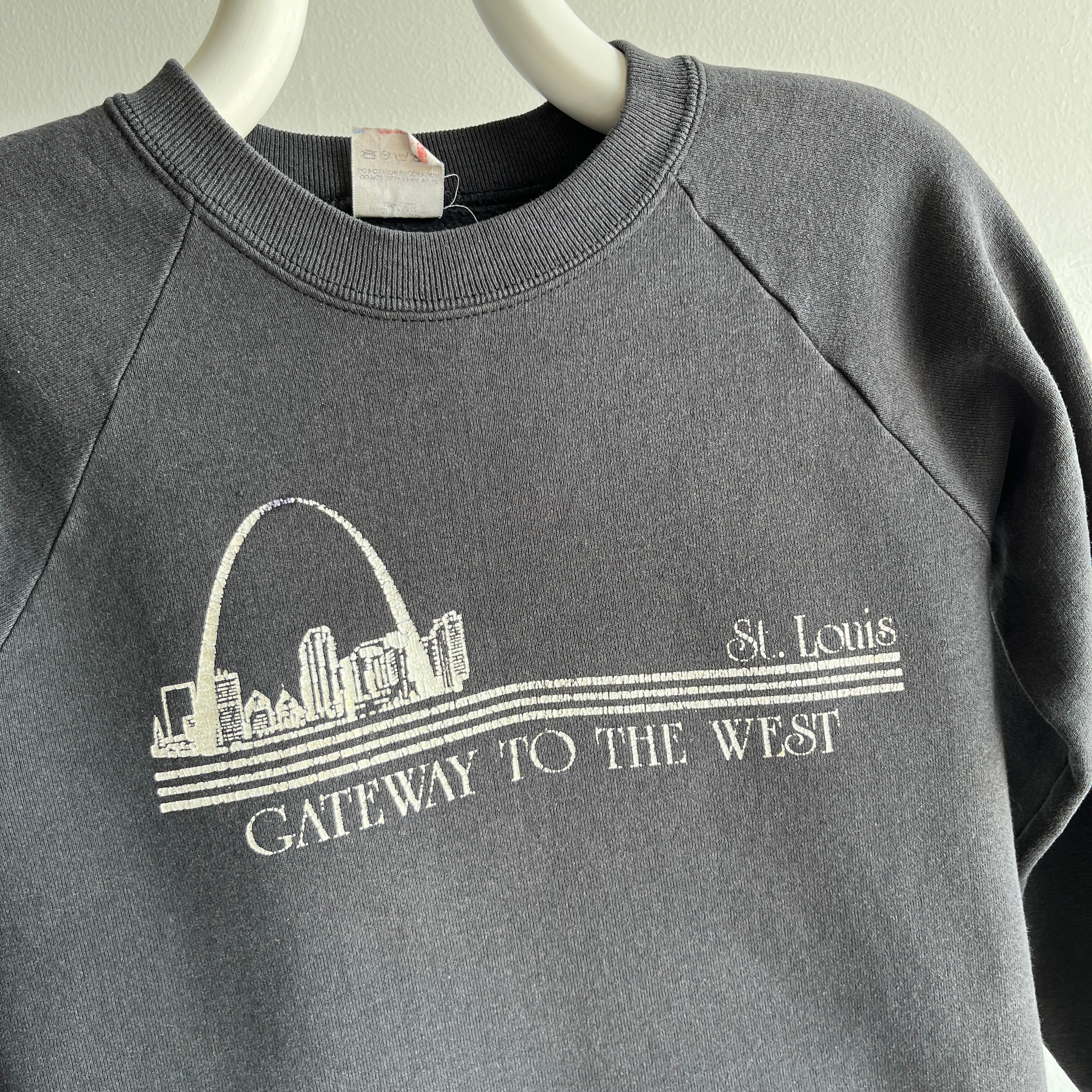 1980s Gateway to the West St. Louis Smaller Sized Sweatshirt