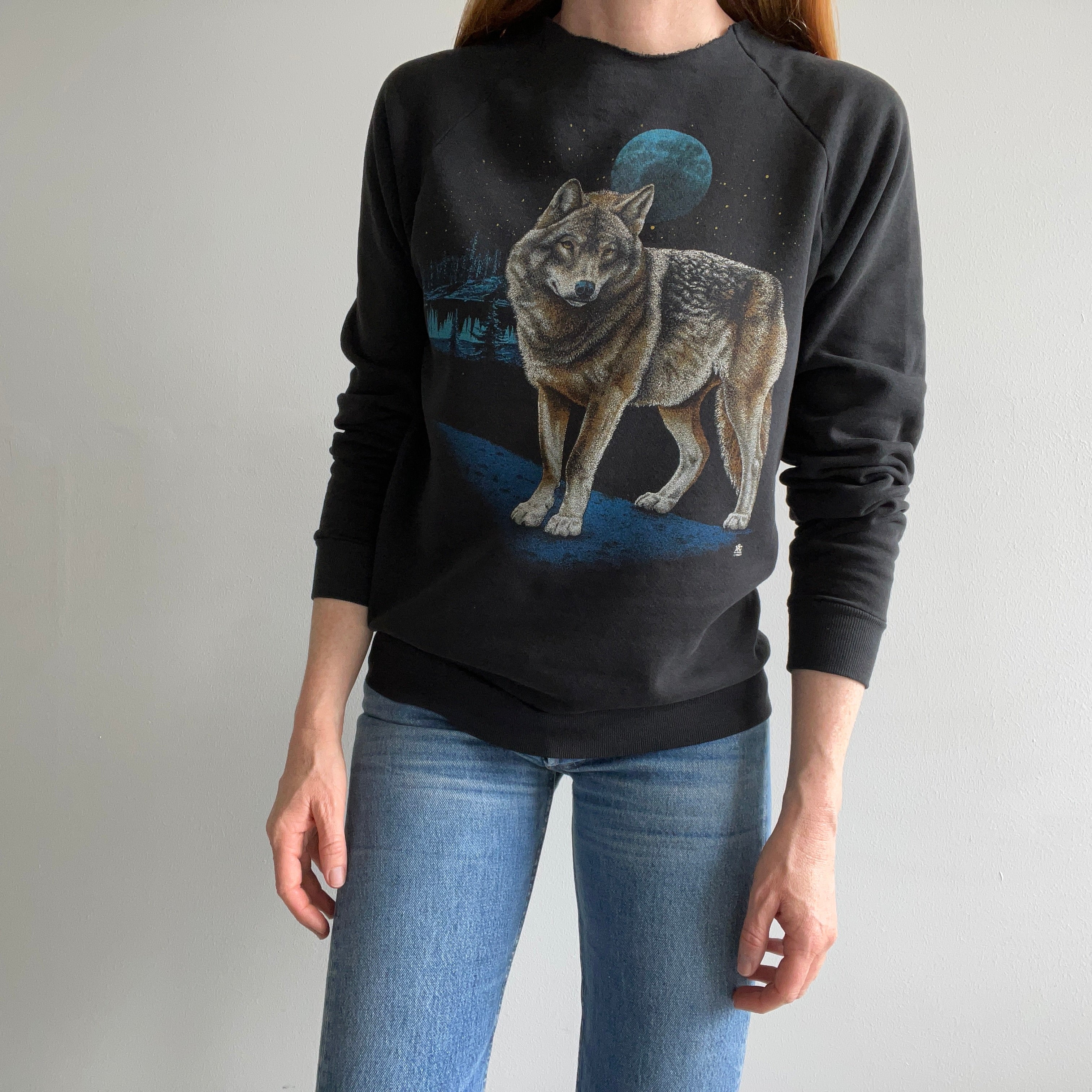 1987 Cut Neck Wolf Sweatshirt - WOW