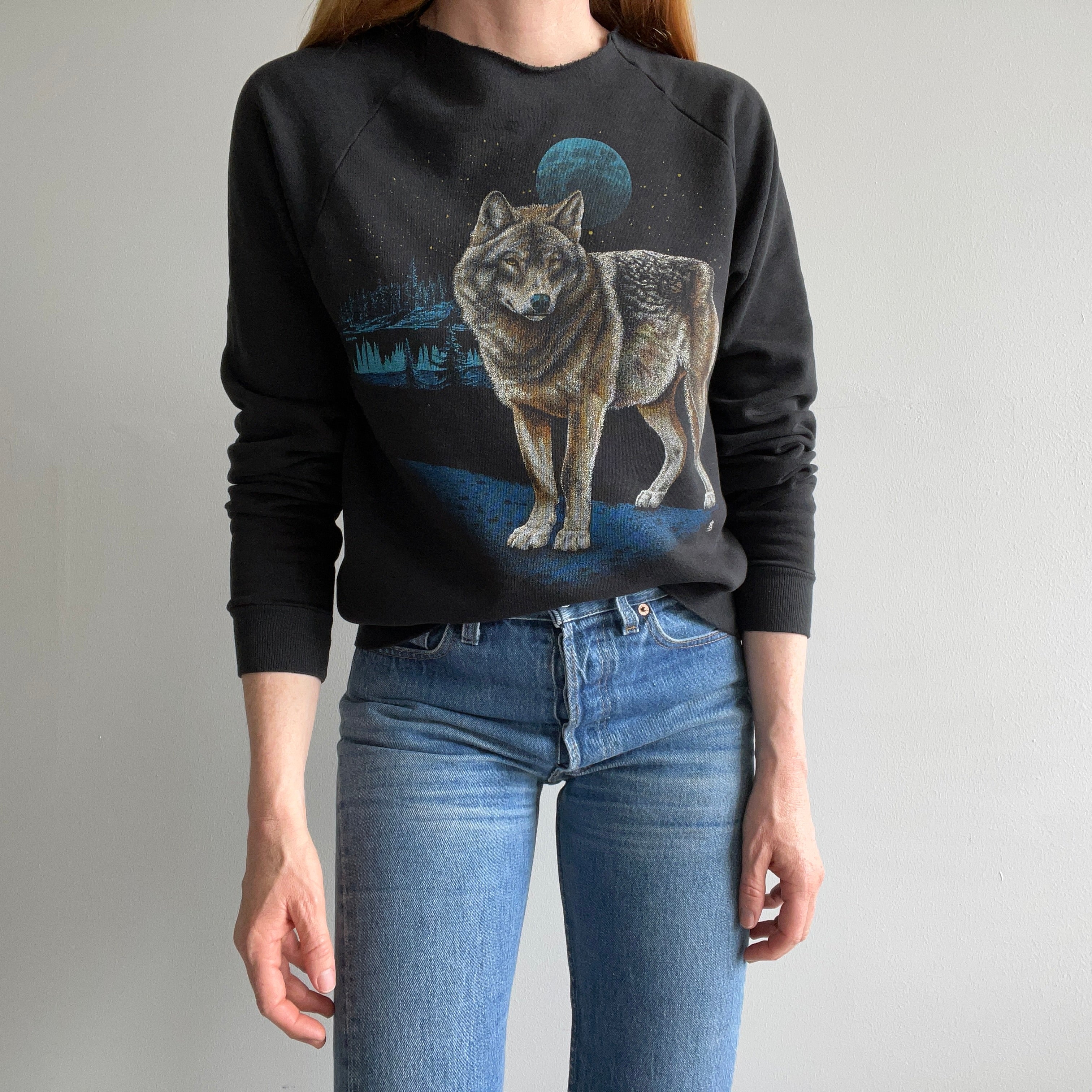 1987 Cut Neck Wolf Sweatshirt - WOW