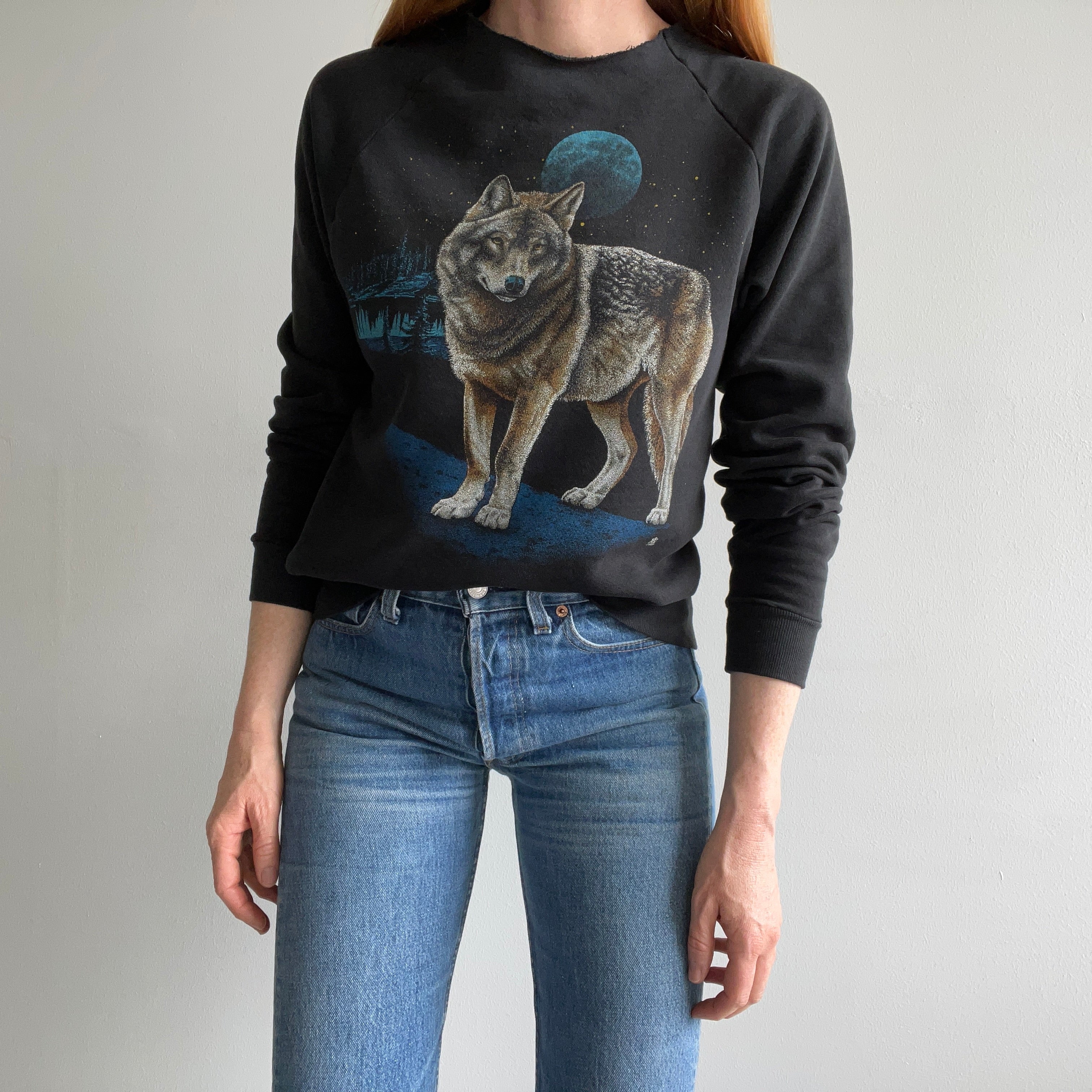 1987 Cut Neck Wolf Sweatshirt - WOW