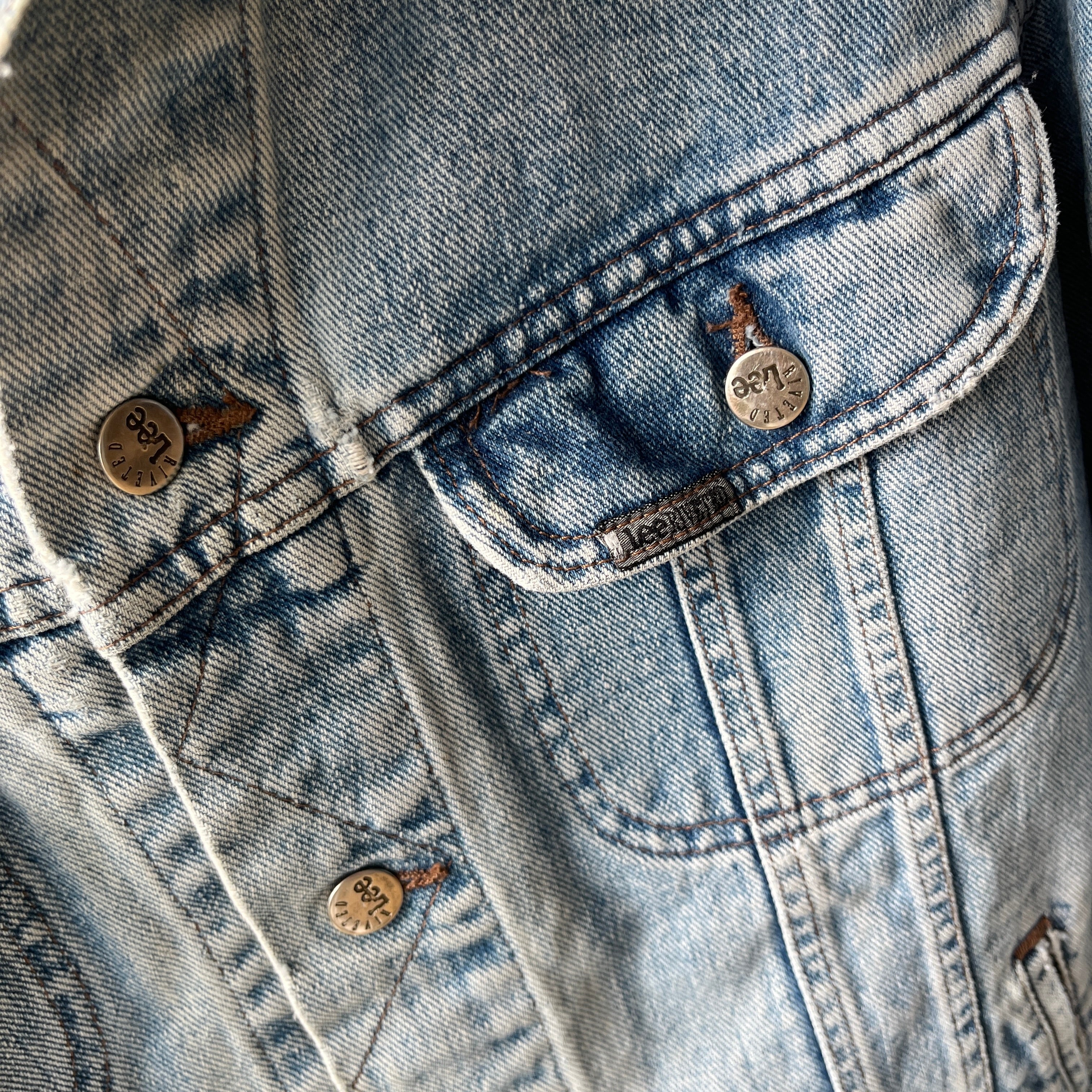 1990/2000s Riveted Lee Beat Up and Thrashed Beyond Denim Jean Jacket - Soft and Slouchy