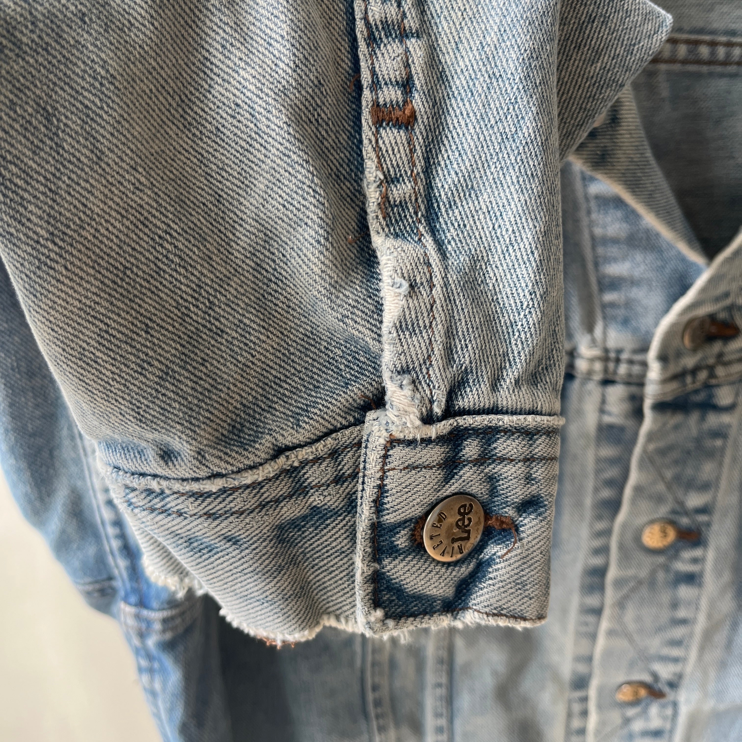 1990/2000s Riveted Lee Beat Up and Thrashed Beyond Denim Jean Jacket - Soft and Slouchy