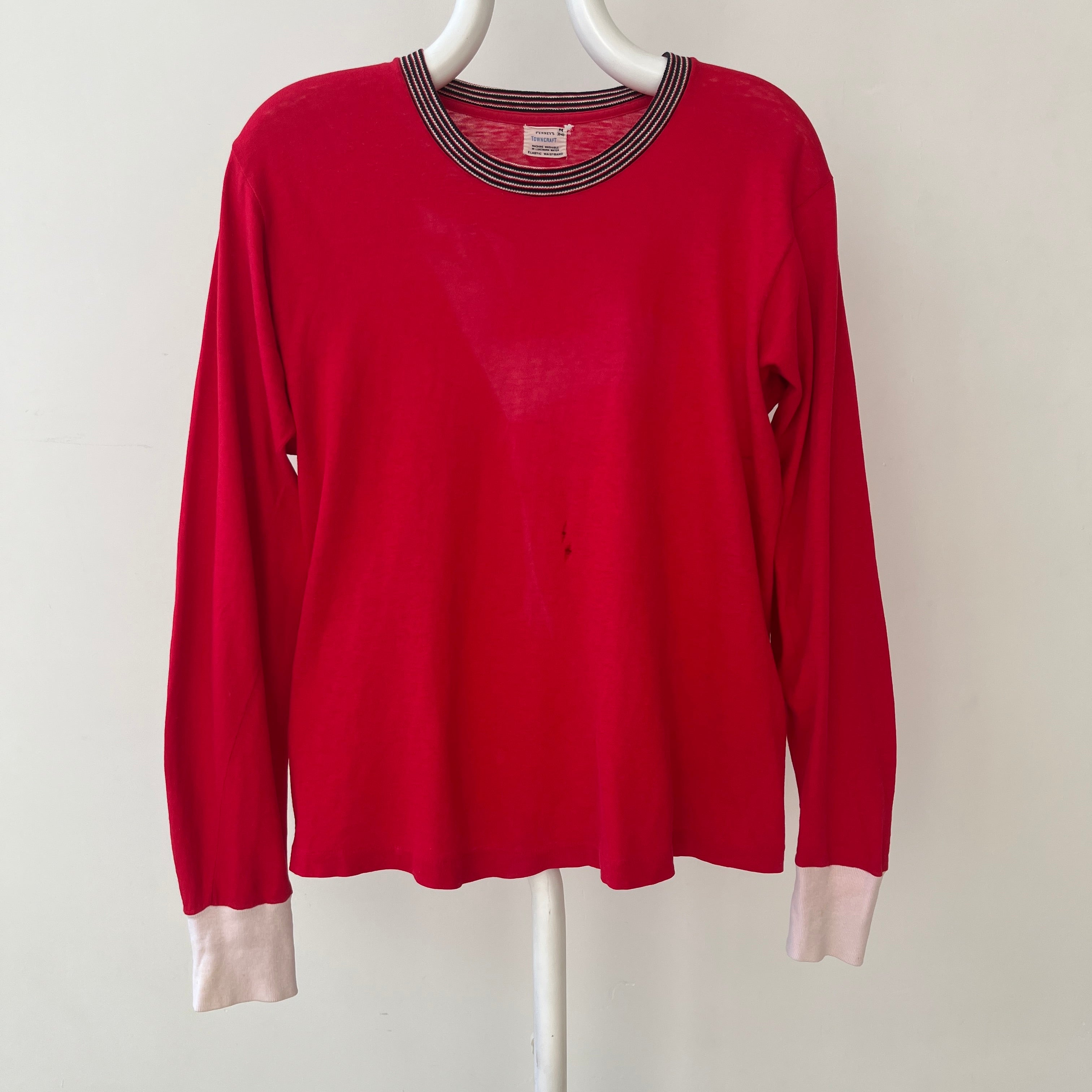 T-shirt teinté de peinture noire vierge des années 00