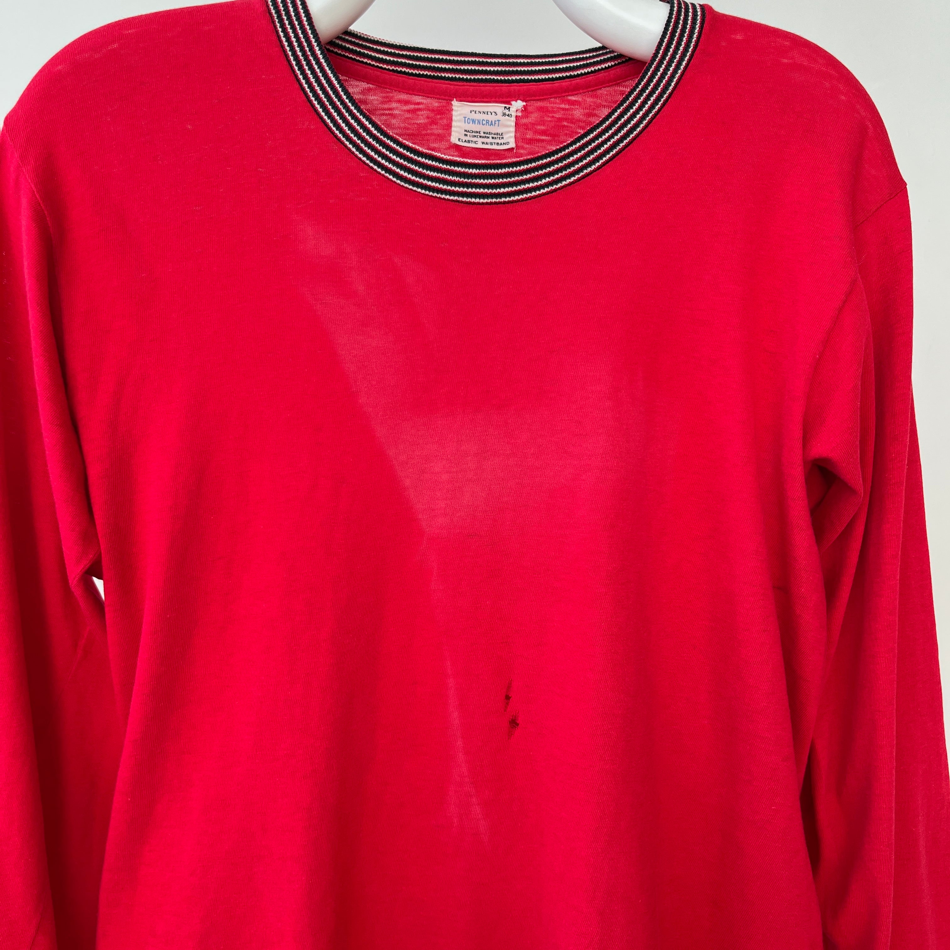 T-shirt teinté de peinture noire vierge des années 00