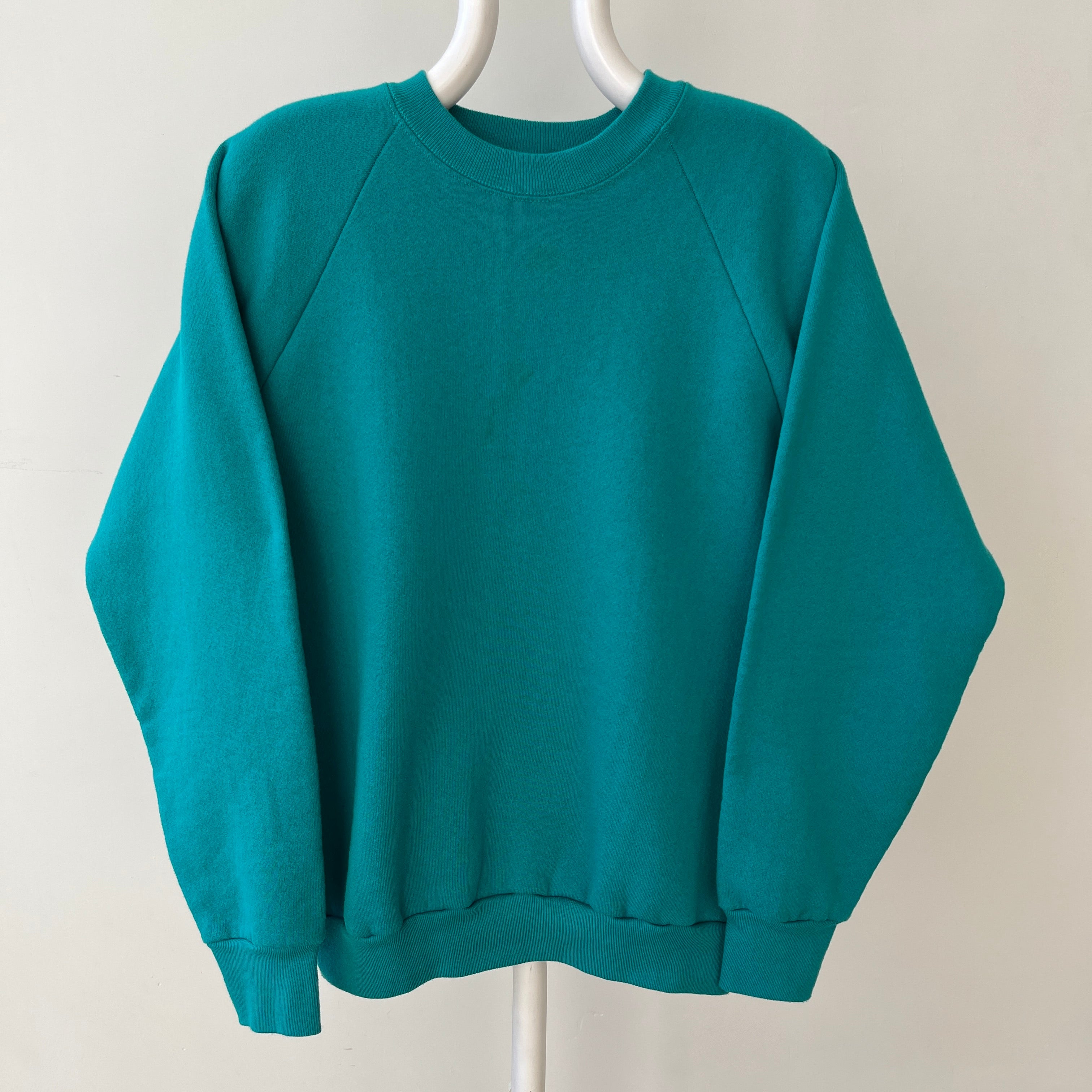 00s Heavy Weight Blank Black Sweatshirt par FOTL - Structuré