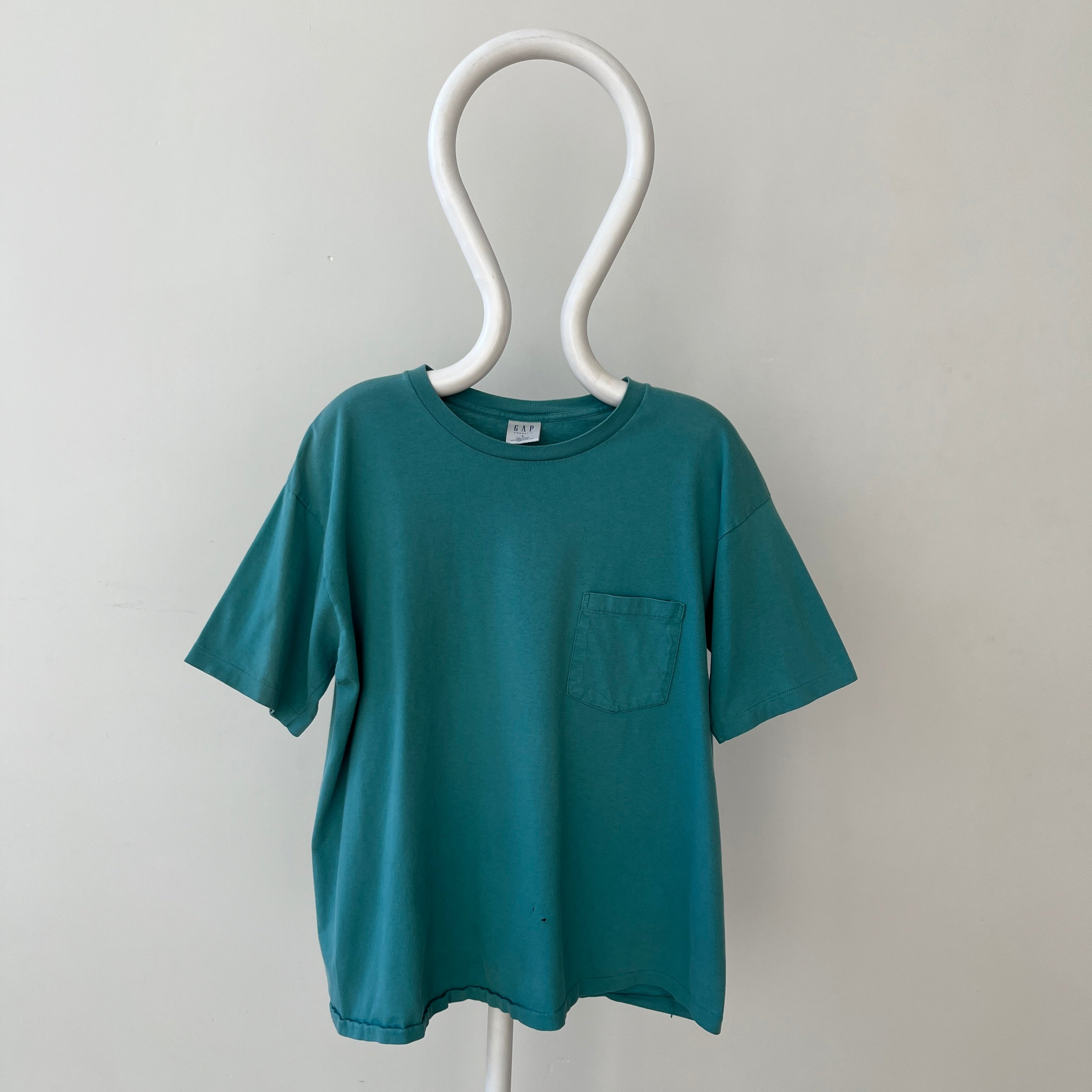 T-shirt teinté de peinture noire vierge des années 00