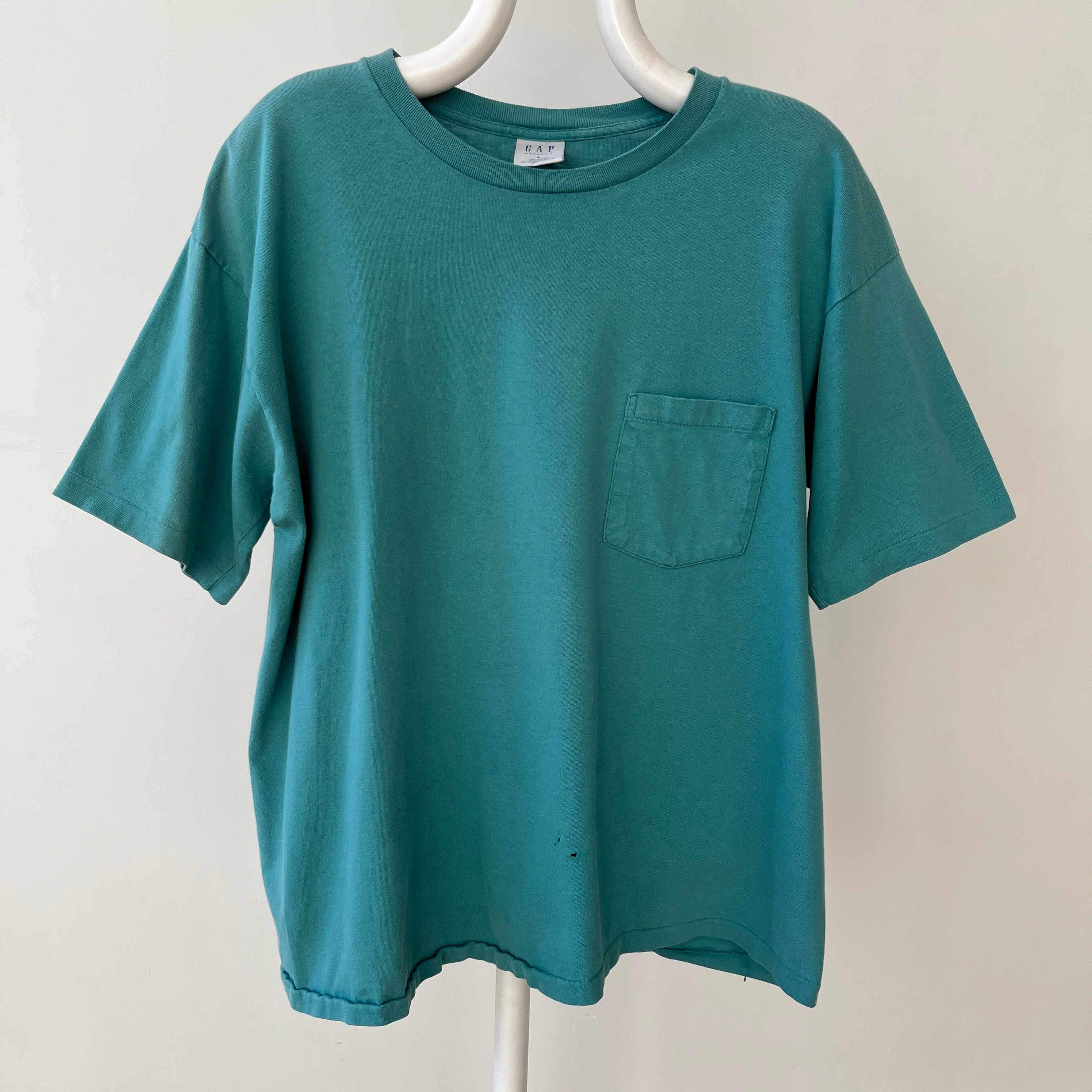 T-shirt teinté de peinture noire vierge des années 00