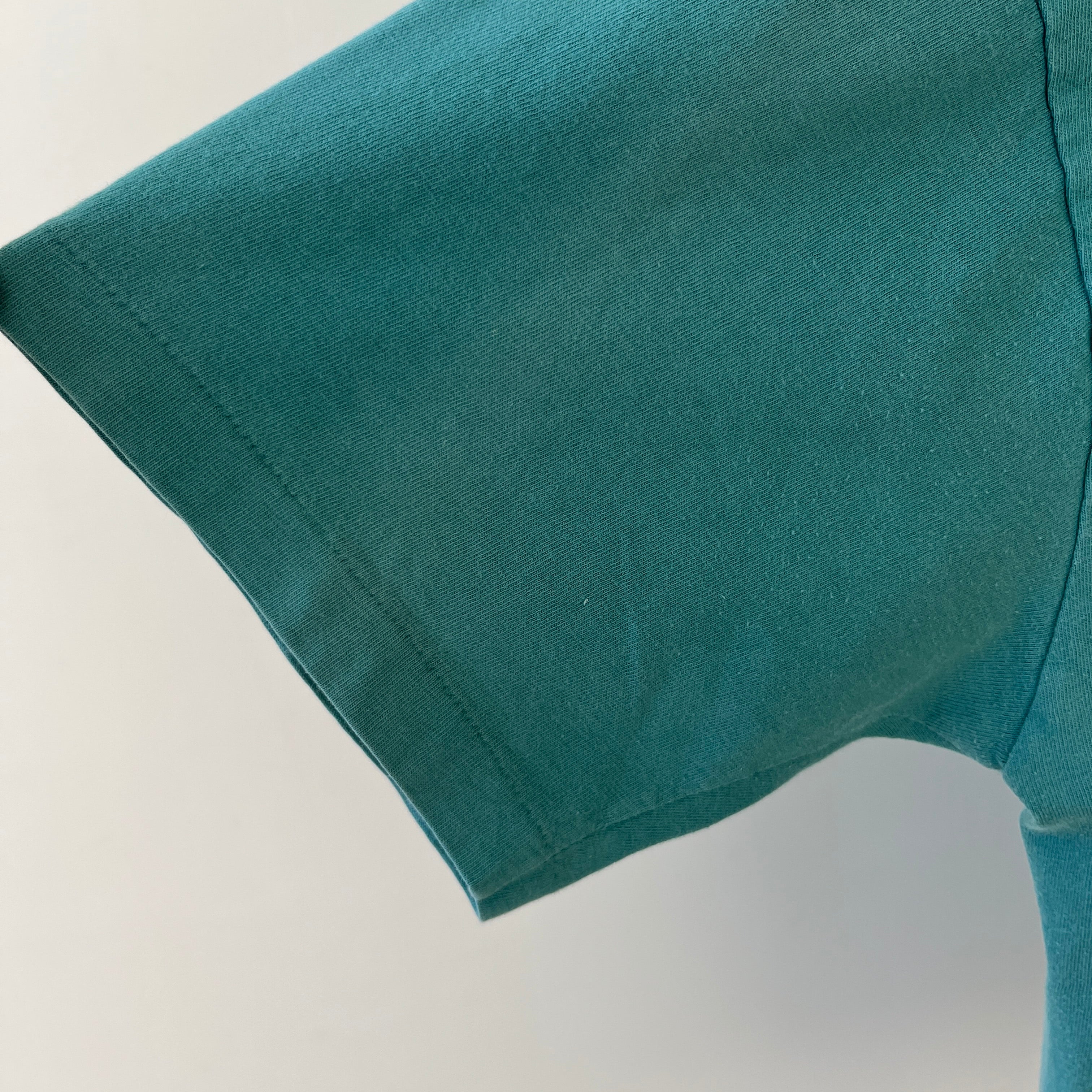 T-shirt teinté de peinture noire vierge des années 00