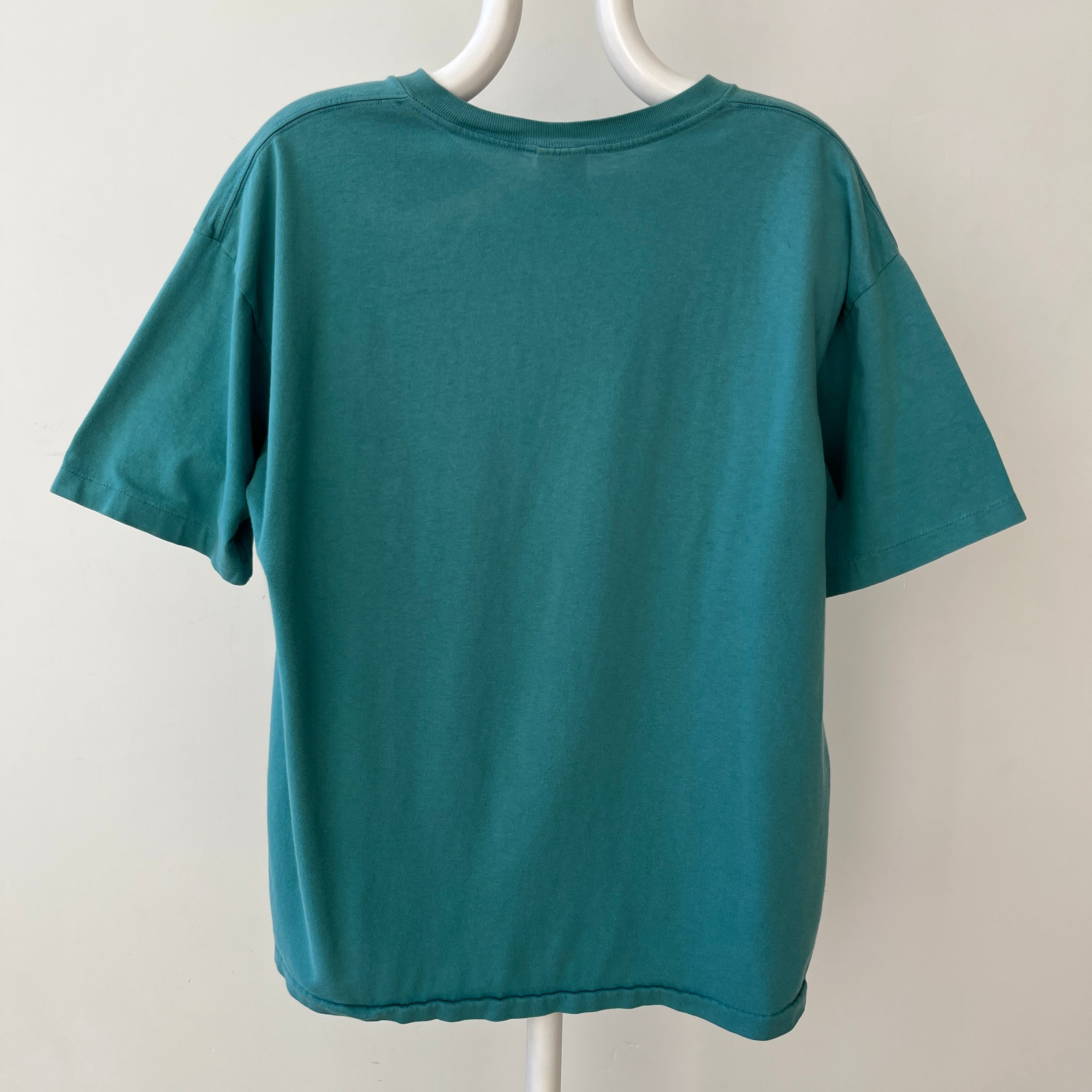 T-shirt teinté de peinture noire vierge des années 00