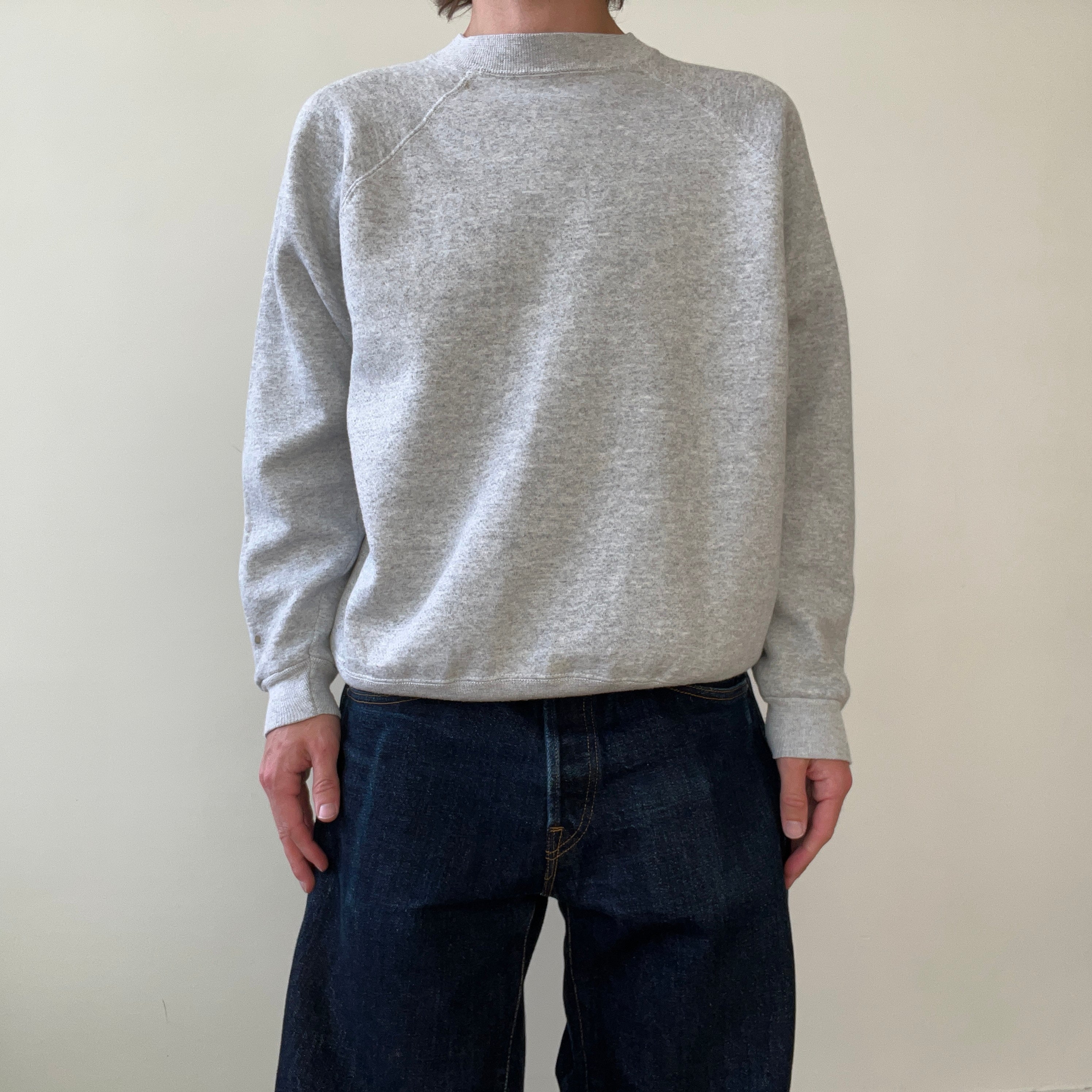 00s Heavy Weight Blank Black Sweatshirt par FOTL - Structuré