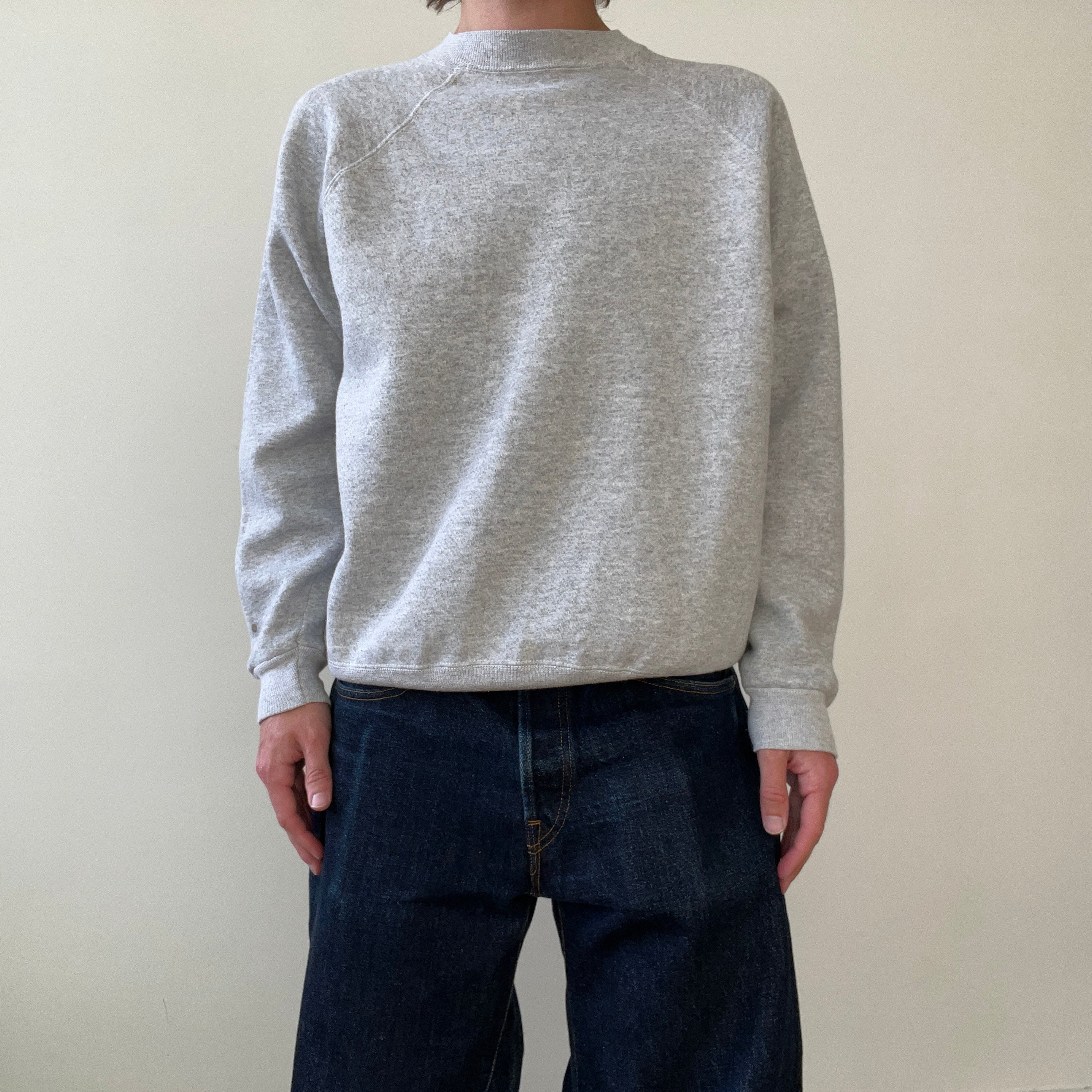 00s Heavy Weight Blank Black Sweatshirt par FOTL - Structuré