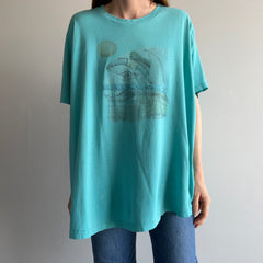 1990s Shark Playing Volleyball Thin Larger Sized T-Shirt